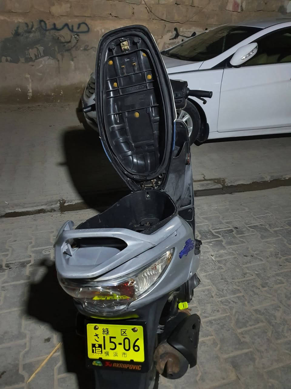 السعر 750بيها مجال
كامكو جي 4 مكينة مامفتوحه شوفة العين النضافه يشهد الله حاوية تخم كامل زنون رون زوج تايرات جدد بعدهن بخطتهن دبلات جدد كفرات شخط مابيهن تجي وتفحص مضمومة بالبيت مامتفرغ 
مكاني النجف الكوفة 
اتصل أو واتساب ***********
