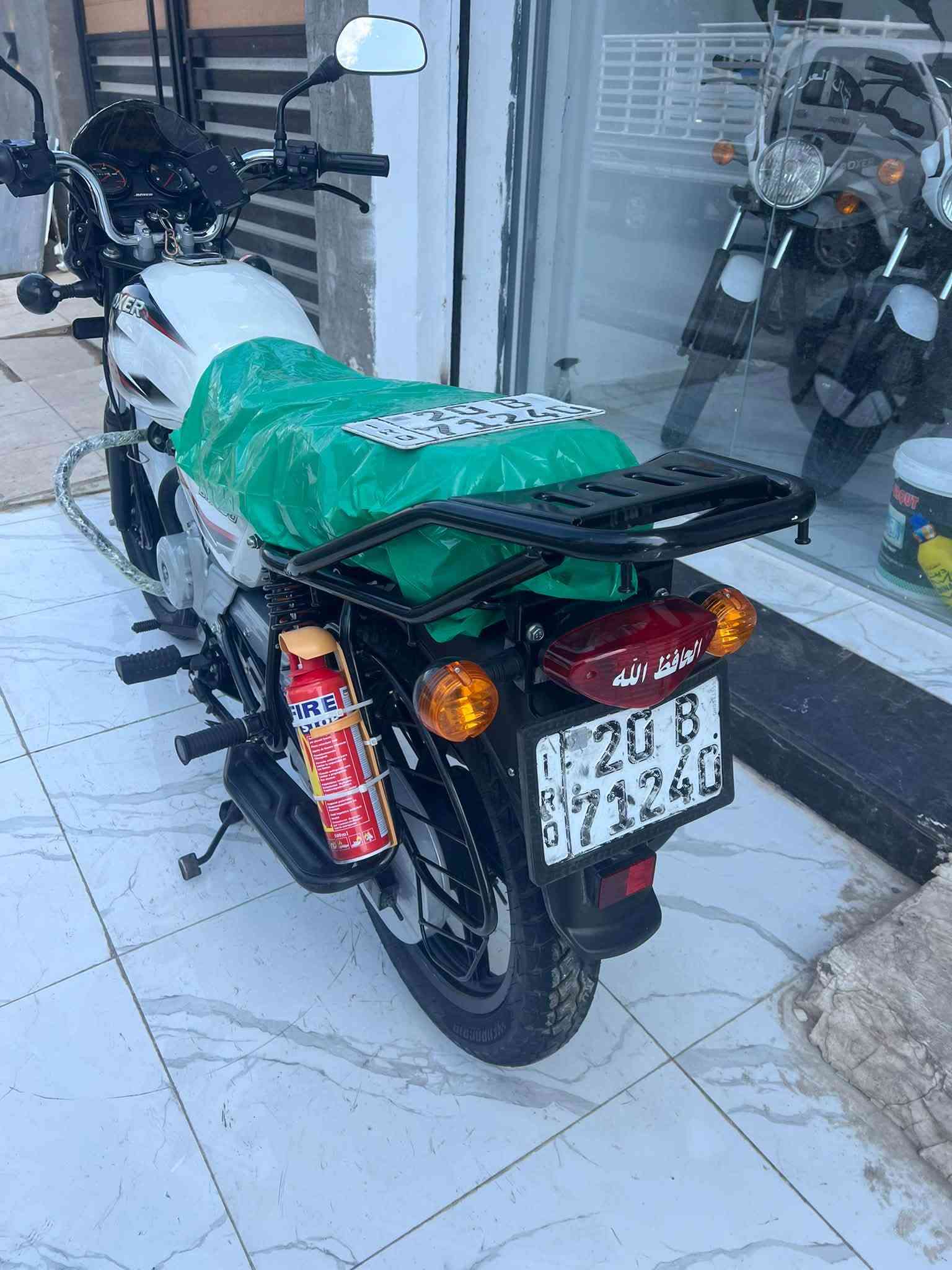 سلام عليكم دراجه بوكسر موديل 23 نازله بل 26 مرقم لوحه سنويه انكليزي بسمي هزه جديده دراجه اخت زيرو كفاله من شخط سويجات ثنين ماشيه 4000 حقيقي جيب فيتر وتعال افحص مكاني ديالى بعقوبه خرنابات شراي يتصل ويدلل *********** 
يتوفر نضام الاقساط على ماستر الرفدين
