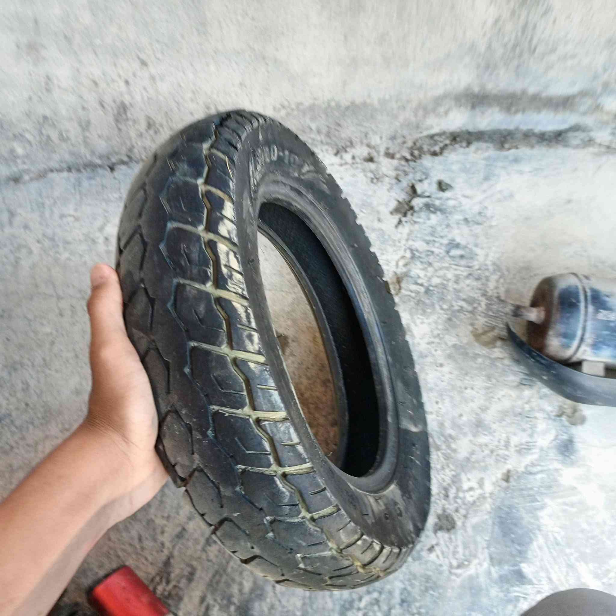 ومـا رزقـي وتوفيـقي الـى باللـه 
السلام عليكم ورحمة الله وبركاته 
غراض ماكس عدله.ومنغولي .وبوليس.ومضلع
(صالنصه ماكس عام تفصيخ ختم واحد)
               (السعر 35)
(دبل ماكس عام تزويد لون كرزي) 
               (السعر 20) 
(تاير ماكس عام ) (10.000)
(باتريات ماكس عام واحد بي ضعف وثاني عاطل )    (ثنينههن ب5)
(ضفاير ماكس عدله بيههن نقص شكم فيشه)
               (الوحدا ب5)
(كابريتر ماكس تجاري نضيفه على الفحص)
               (15.000)
❌كل الأسعار المذكوره بيها مجال بسيط❌
❌مكاني كربلاء❌
متواجد خاص للشراي وكل الهلا بجميع
