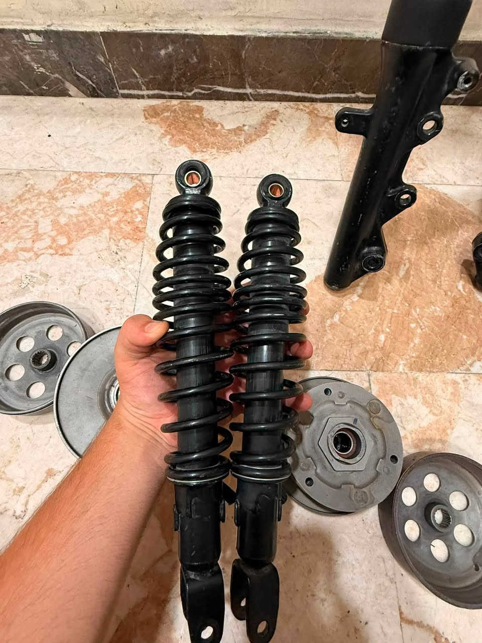 غراض سكنس نثيه وفحل صدر امامي مال نثيه بلادي مابي شي كلجات واحد بلادي بس ممسوح البنز والثاني تجاري بعده جديد مستخدم شي قليل دبلات خلفيه سكنس فحل مابيهن شي كلهن شلع ب 75 وبيهن مجال شي قليل للتواصل *********** العنوان الأعظميه
