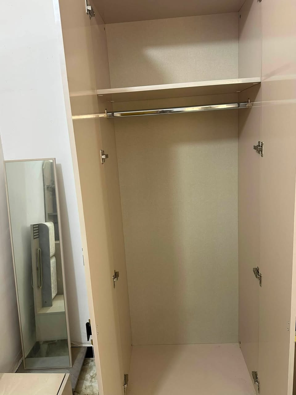 غرفه تركيه 7 قطع نضام هودروليك تخبل جديده نصبته وعفته اريد ابيعه هاذه رقمي وتساب ***********
