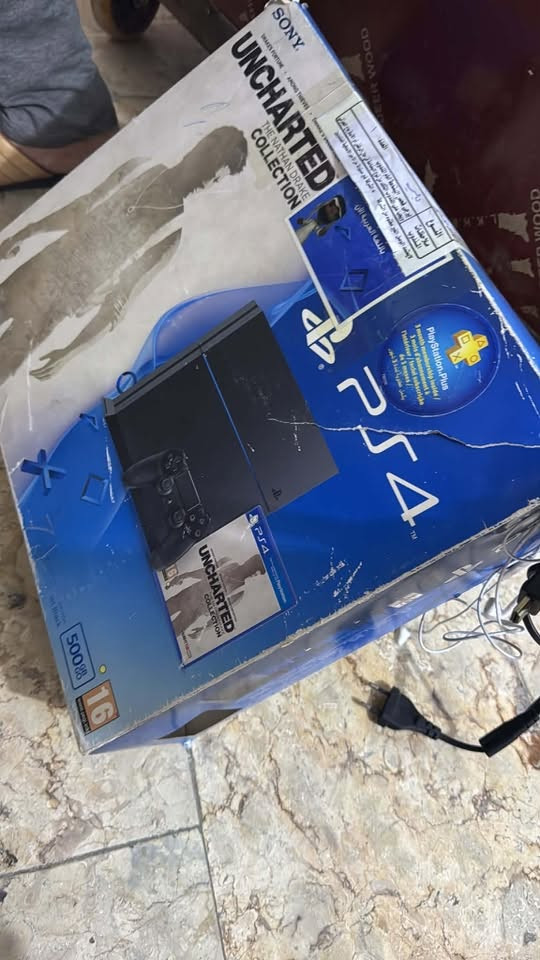 بلايستيشن 4 أصلي 500GB بحالة جيدة، مع علبة Uncharted: The Nathan Drake Collection الأصلية.

 التفاصيل:

* PS4 سعة 500GB
* إصدار Uncharted: The Nathan Drake Collection
* العلبة الأصلية موجودة
* يد تحكم DualShock 4 خضراء/بيضاء
* الجهاز واليد ظاهرين بالصور
* مناسب للاستخدام أو لهواة اقتناء نسخ PS4 الخاصة

 السعر: 160 قفل 
 الموقع: الناصرية ( موجود توصيل )

***********
