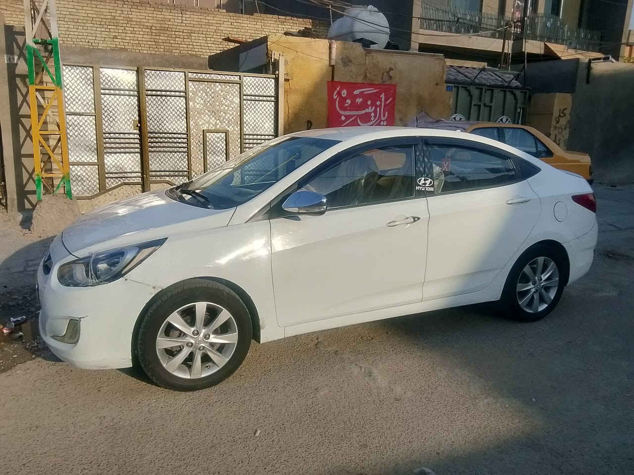 اسلام عليكم اكسنت خليجي موديل2012
رقم بغداد باسمي 
مكينة 1600دبل قطرة 
سونارهة موجود بل منشور 
السعر 82وبيها مجال 
مكان بغداد كماليه 
رقم الهاتف 
 ***********

***********
