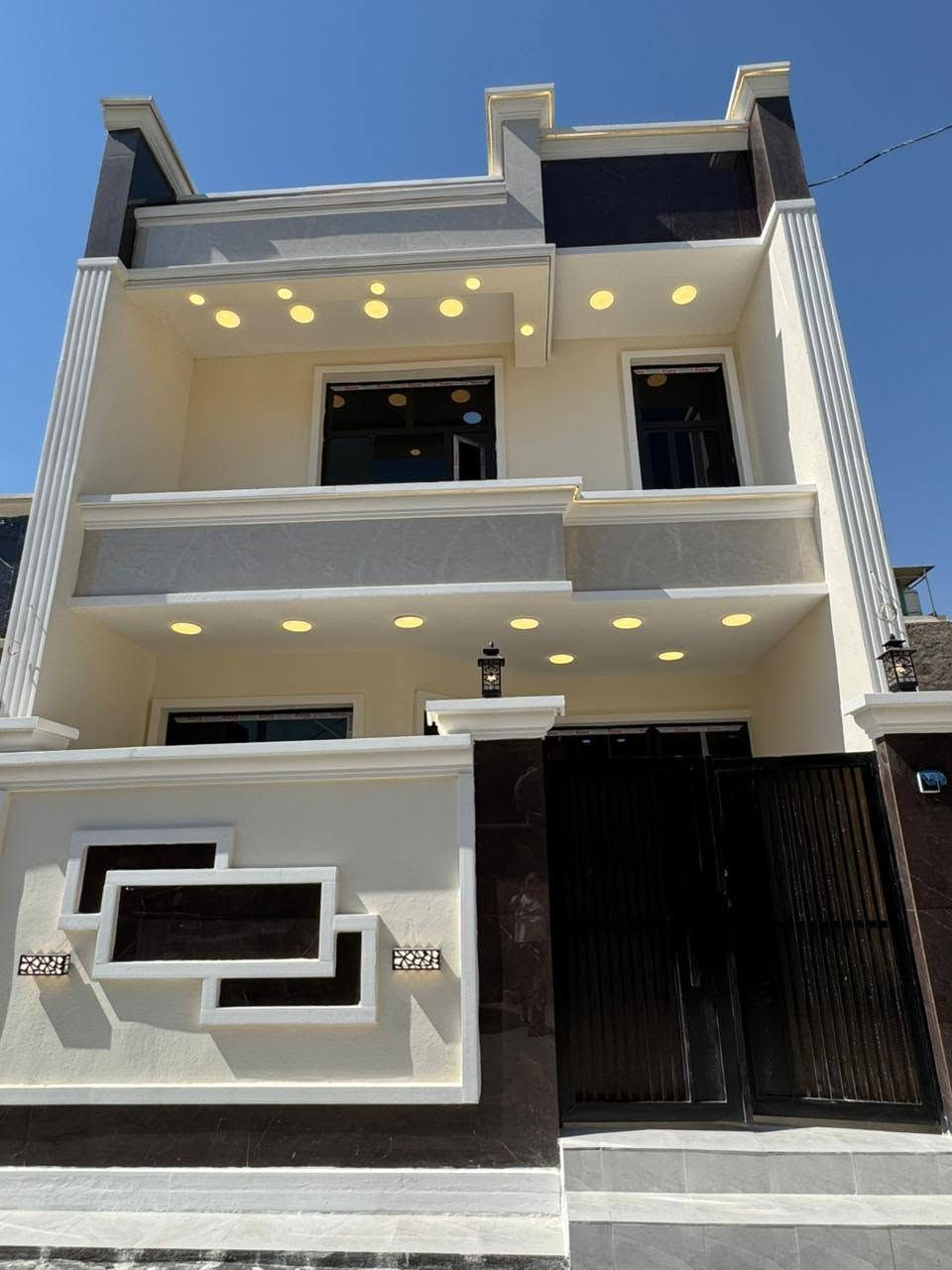 #مكتب_الشغف_للاستثمار_وتطوير_العقار
🏠#دار_للبيع   100متر واجهيه 6،25متر نزال 16متر
 بناء طابقين حديث 

يحتوي البيت. ع[3غرف نوم -استقبال -صحيات عدد 2- صالة- ومطبخ] البيت شغل درجة اولى 

🔶️مع كامل الخدمات
🔴ملاحضه البيت جاهز للسكن 🔑

⬅️نوع العقار  طابو زراعي سند 25 اقرار محكمه 

📍العنوان #بغداد_الدوره_البوعيثه   
      مجمع السلطان الثالث

🔴للاستفسار  خاص او الاتصال ع الرقم 
☎️***********
☎️***********
