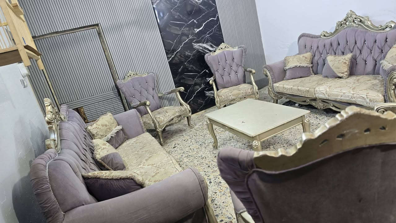 تخم زان تركي 10مقاعد مع طبله وسطيه نضيف جدآ السعر 450 وبي مجال المكان بغداد البياع يوجد توصيل بكروه يوجد واتساب ***********
