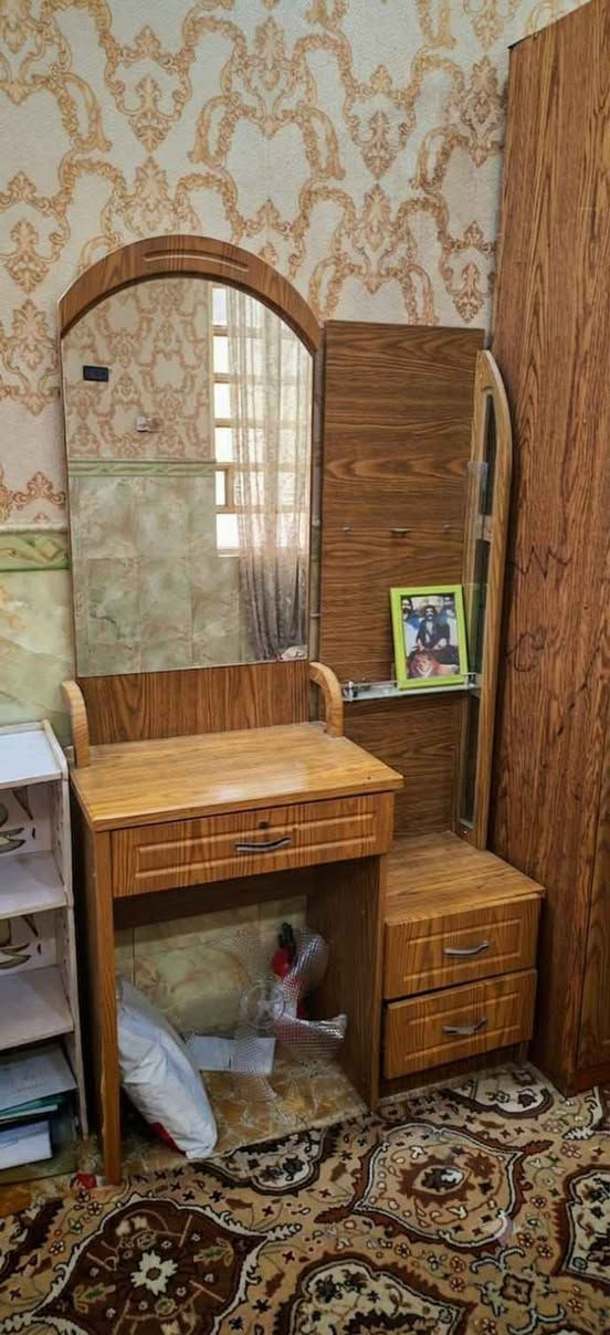 كنتور مع ميز مرايه للبيع
*********** النجف, العراق

