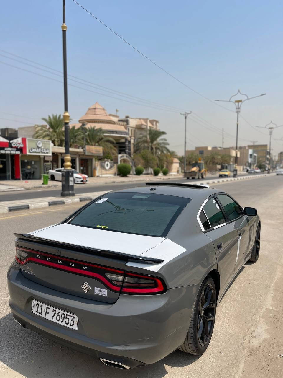 السلام عليكم 
جارجر   2019
تقرير تعمل وتسير 
رقم بغداد بسمي
ماشيه 85 mi
كفاله عامه حته الداميات 
لون اسمنتي 
[مواصفات فول]
فتحه 
كشنات جلد تدفئه تبريد كهرباء 
كشن خزن ميموري 
منضومة زنون 
ويل 20
هيتر بلمري 
تخم تاير جديد 
حداديه جديده
مكينه وكير كفاله 
تبريد ثلج 
سياره عليه ادامه عامه 
سياره مال بيت وجاهره للاخير 
استفسار اكثر اتصل
***********
