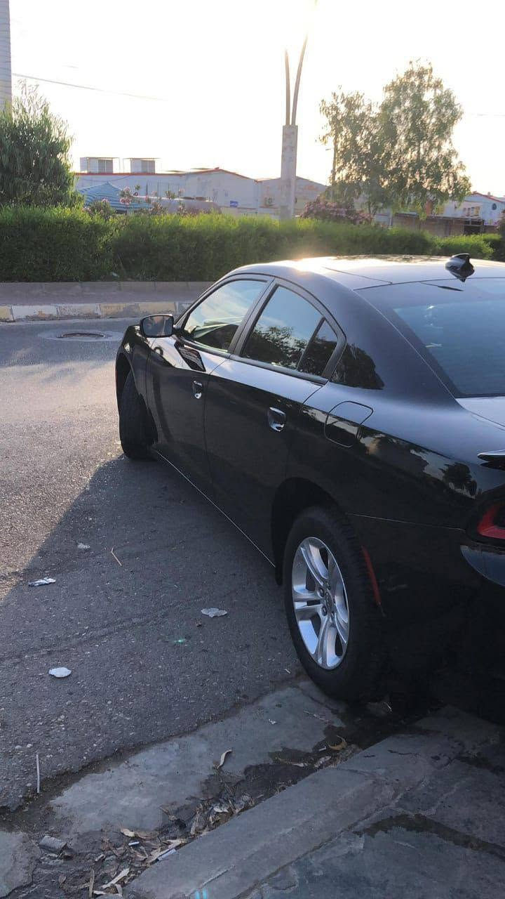 رقم موبايل الاستفسار:
***********
جارجر أسود SXT مؤصفاته معروفه
بصمه 
شاشه كبير 
كير ومحرك شرط 
ضرر جاملغ جهة السائق الأمامي بدون دواخل
بدون ايرباك.. 
بيها بطاقة بنزين
 شرط التحويل ماشيه,45 ميل
سنويه جديد رقم ألماني جديد
ماشاء الله تبارك الرحمن سياره حلوه ومرتبه مال بيت
رقم سليمانية إنكليزي.. كركوك, العراق

