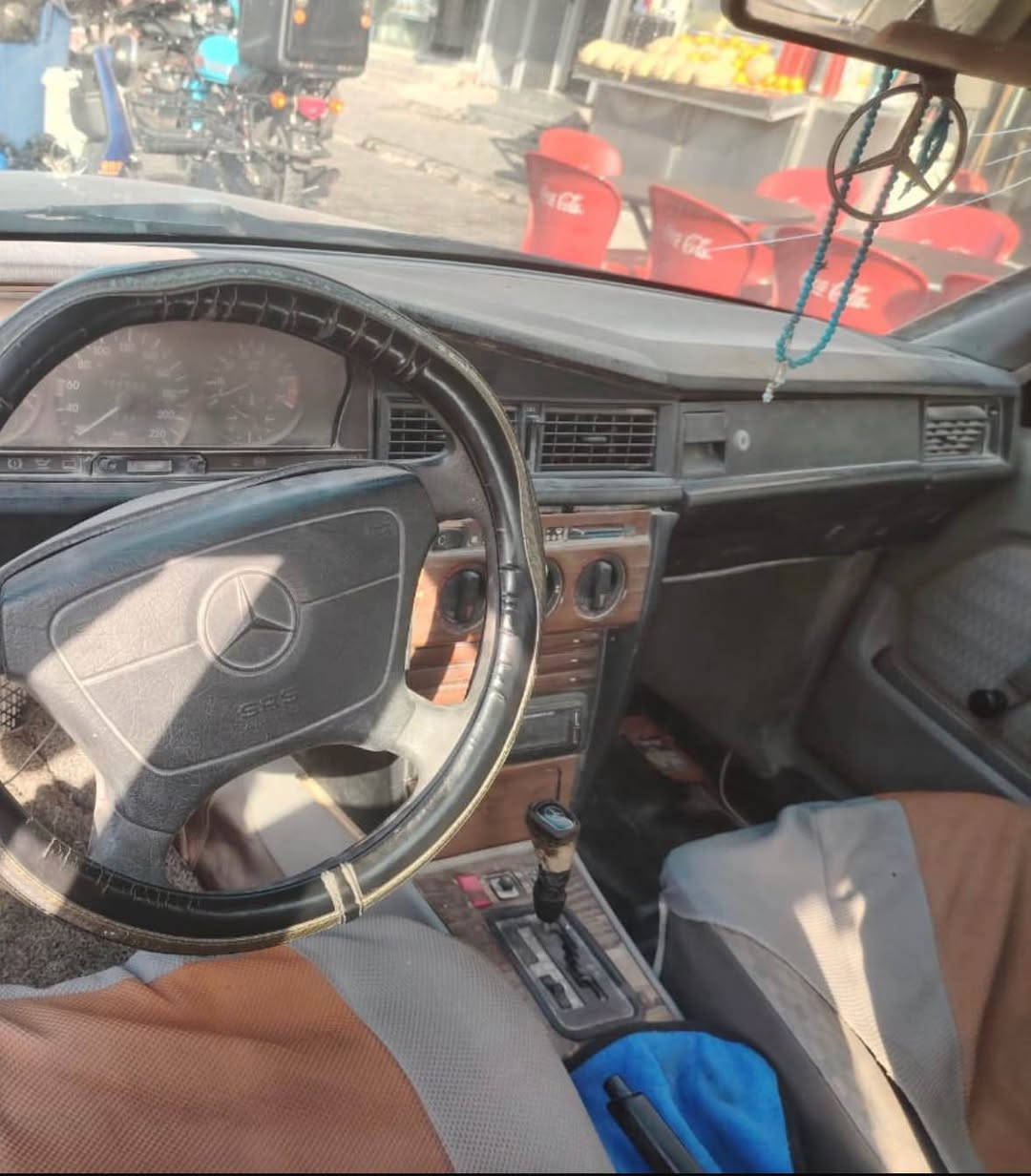 مرسدس طيارين رقم بغداد بسمي 
حداديه امامي خلفي جديد تخم تاير 
كير جديد 
 بالمكينه صوت كرنك قليل 30$

‭***********‬ النجف, العراق
