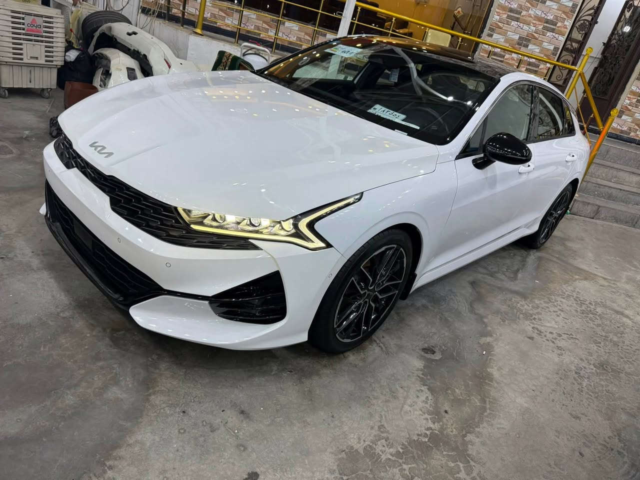 السلام عليكم 
من رخصه الادمن المحترم 
للبيع او مراوس باقل سعر 
K5.  GT 2024. فول 1/1. وارد امريكي 
الضرر. ( جاملغ ايمن نفسه مصلح + بنيد مبدل اصلي مصبوغ. يعني السياره بيه قطعه واحده فقط تبديل والباقي ليبل واحد)
محرك. 2500 تيربو. 290 حصان انسى شي اسمه دوانص يعني تطارح ويا الجارجر 
كيرر. 8 نمر رياضي 
رادر امامي مع توقف ذاتي 
رادار جانبي عدد 2 مع انذار 
بصمه تشغيل وابواب وتشغيل عن بعد 
تبريد بيانو امامي خلفي. وكشنات جلد وكهرباء وهيتر 
بانو راما سقف 
شفتات بالستيرين وستيرن سبورت. ايرباك مصلح نفسه مال الدركه 
شاشة حجم كبير. وكار بلي 
شحن هاتف نقال 📲 واير ليس
انظمه قياده عدد 5 
هاند بريك بصمه مع اوتو 
بجم لد زنون
وبك لايت خلفي لد LID 
ويل كروم حجم 19. مع فجوج اصلي GT 
اللخ من المواصفات 
السياره. اني مستوره من عمان 
هزه. ارقام. سنويه. جددد بغداد. باسمي 
مكان السياره. بغداد. اليرموك 
السعر. 187$$ بيه مجال بسيط 
متوفر. صور. الحادث. مع. سونار 
اي. اعطال بالدشبول ماكو الحمدلله 
للاستفسار. ***********
وتساب.  او اتصال مباشر 
غير متوفر. ماسنجر
