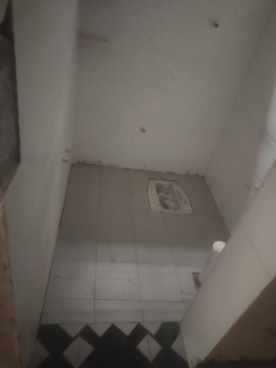 سلام عليكم خلفة سيراميك شغل درجه اولئ  60في30و120في60بورسلاين 60في60 عنوان نجف الاشرف  *********** ! الحجز ولاستفسار
