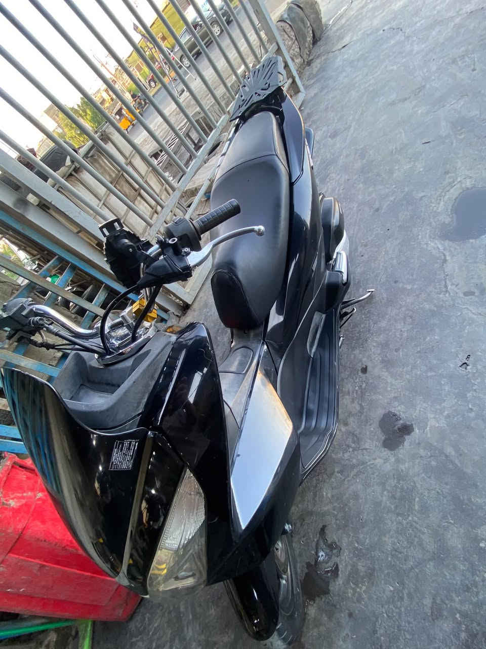 سلام عليكم pcx جيل ثاني 
لون حبري محرك125
دراجة نظيفة محرك ناعم
بغداد حي اور 
الاستفسار ***********
