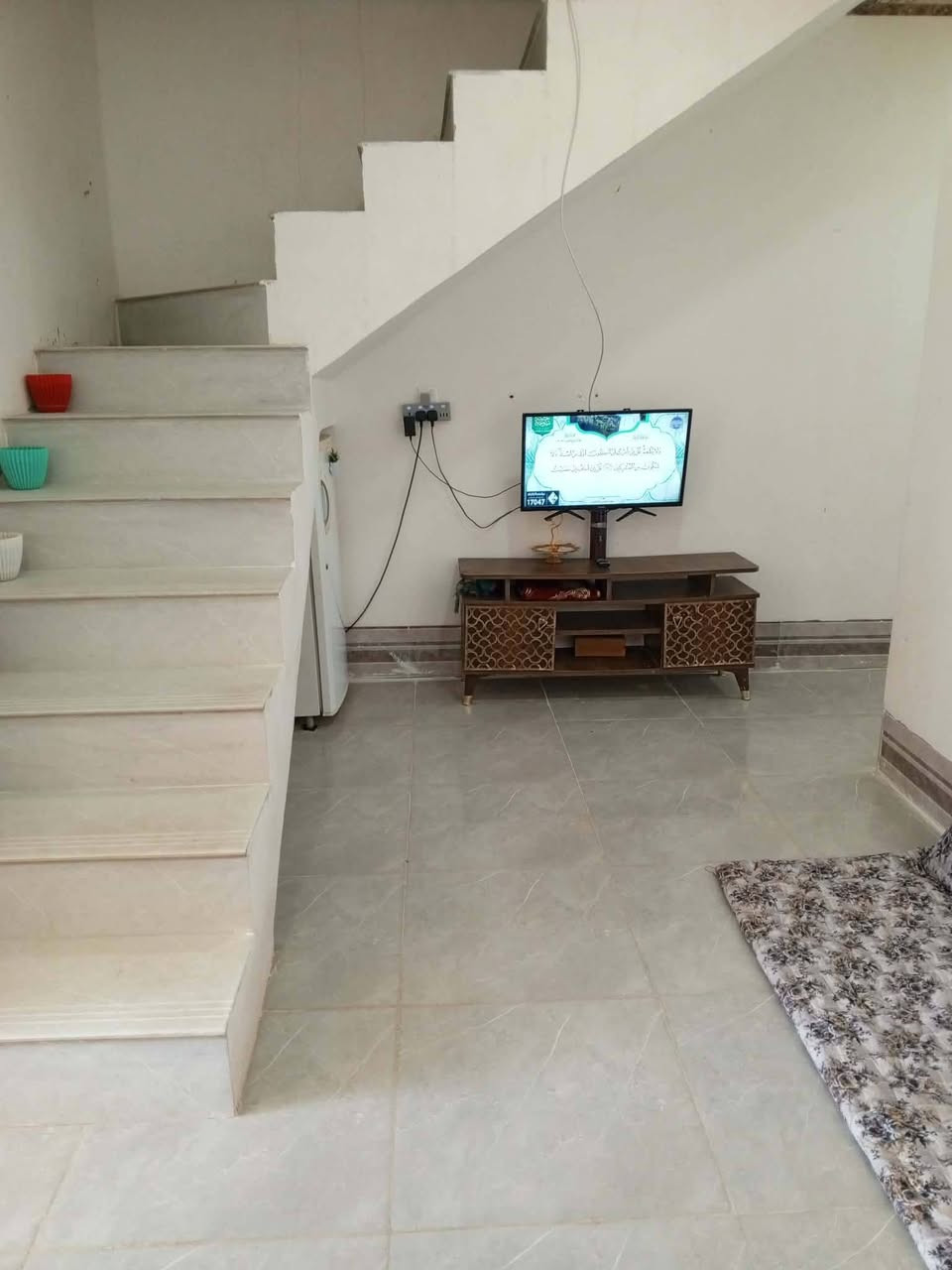 بيت للبيع 💣 مساحه 105 واجهة 5النزال 21🛖 
شارع تلكيف قرب مولد النعيمي يتكون من غرفتين🏠🏠 وصاله ومطبخ واستقبال للإستفسار الاتصال⭐⭐ 
***********☎️ 
*********** ☎️
