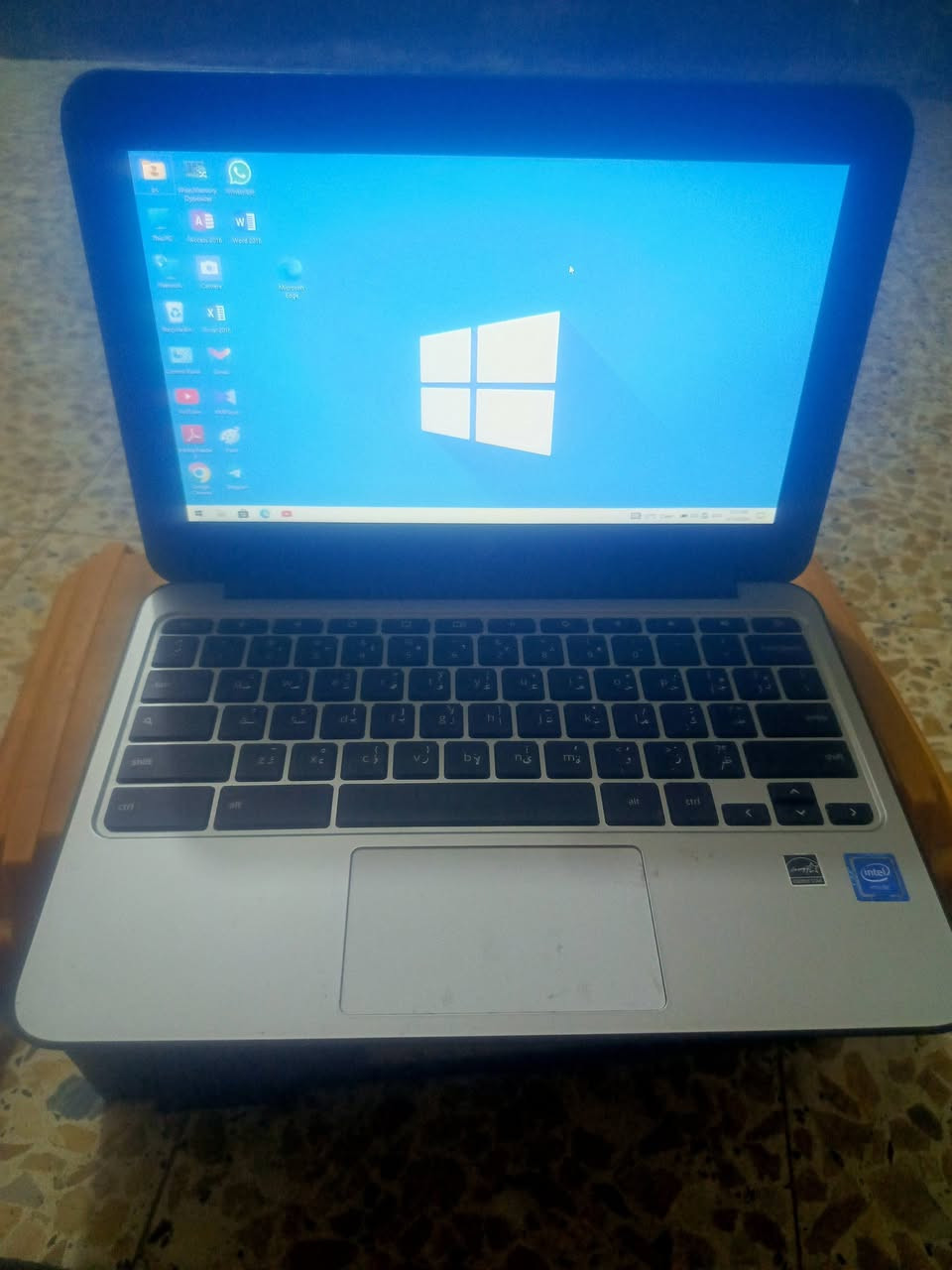 لابتوب اج بي
حجم وسط 
بطاريه داخليه سعر 75الف وبي مجال بسيط 
***********
