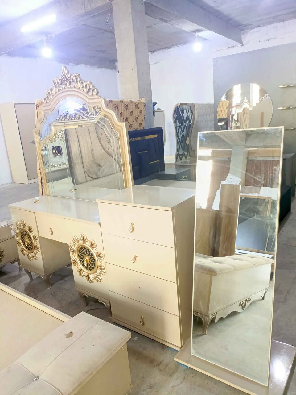 غرفة نوم تركي نضيفه كلش سعرها فقط 650 عنوان كركوك الشراي يخابر 
*********** كركوك, العراق
