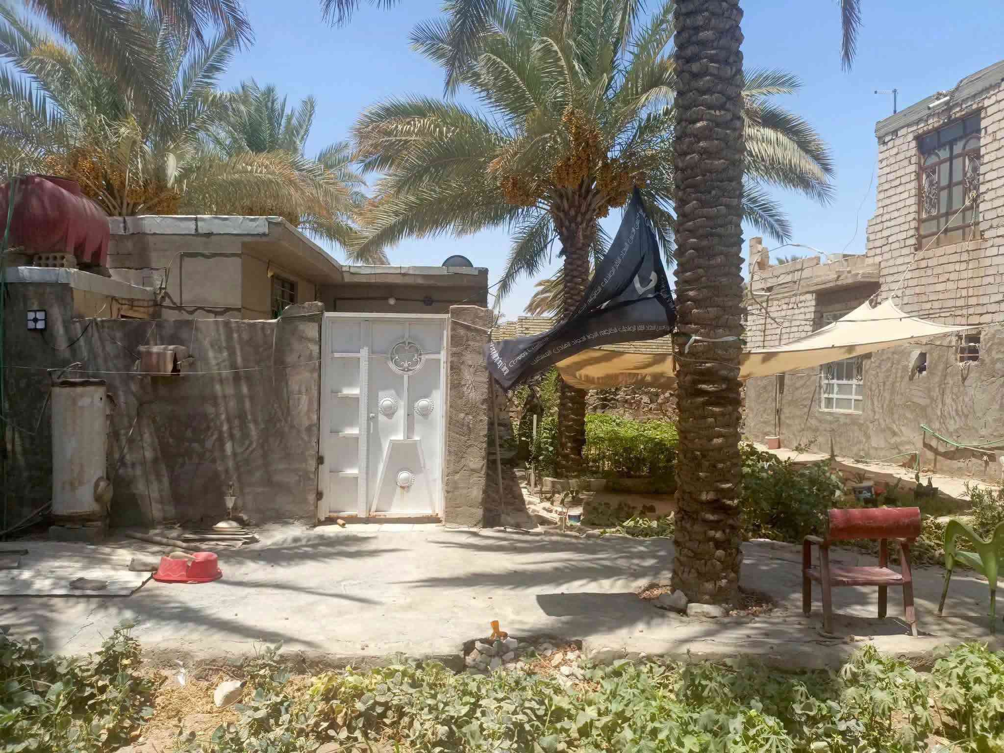 سلا عليكم متابعني. يالله يارزاق
قطعه ارض مساحه 1250طابو زراعي سند 25تحتوي ع 3بيوت 

ألبيت الواحد 200. 🏣 
                           ::::''البيت ثالث 100🏣
البيت ثاني 200🏣
  
                          وتحتوي ع حديقه داخل المزرعه 🏝️

غرفتين وصاله وستقبال وتخاريج.جاهز من كلشي سقوف ثانويه

 اساس صب وسقف صب

غرفتين وصاله وستقبال وتخاريج.جاهز من كلشي سقوف ثانويه

كوفه شارع معمل الموز  علوت الفحل شارع الفلل. 

للستفسار اتصل عل الرقم *********** وتساب
