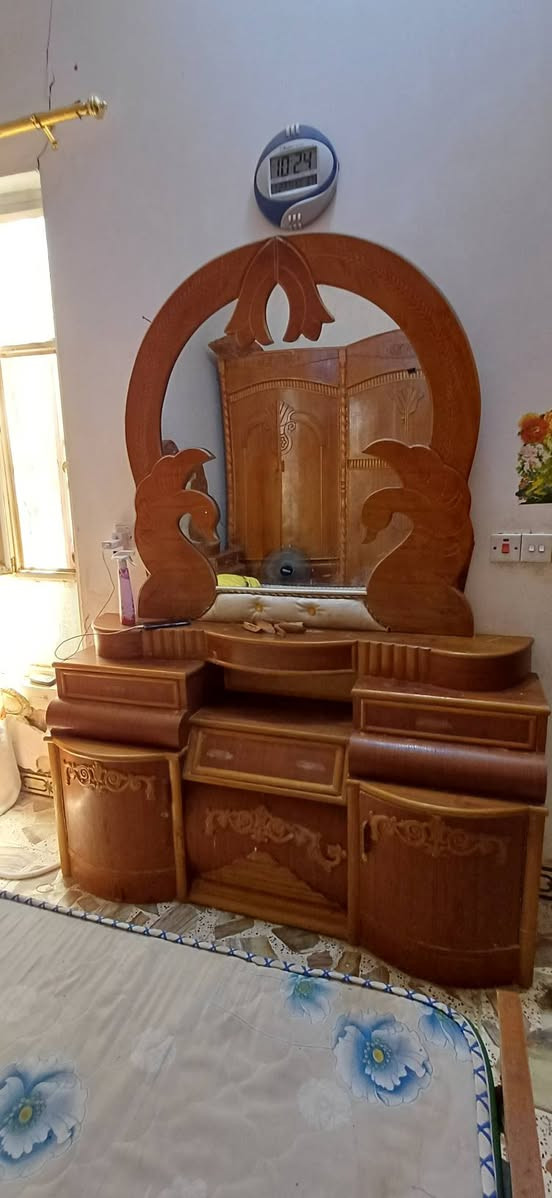 غرفة اخشاب صاج عراقي مثل ما موضح بالصور يرادلها بعض الترتيبات السعر800 مكانها ديوانية الحي العسكري الثاني اتصل على الرقم ***********
