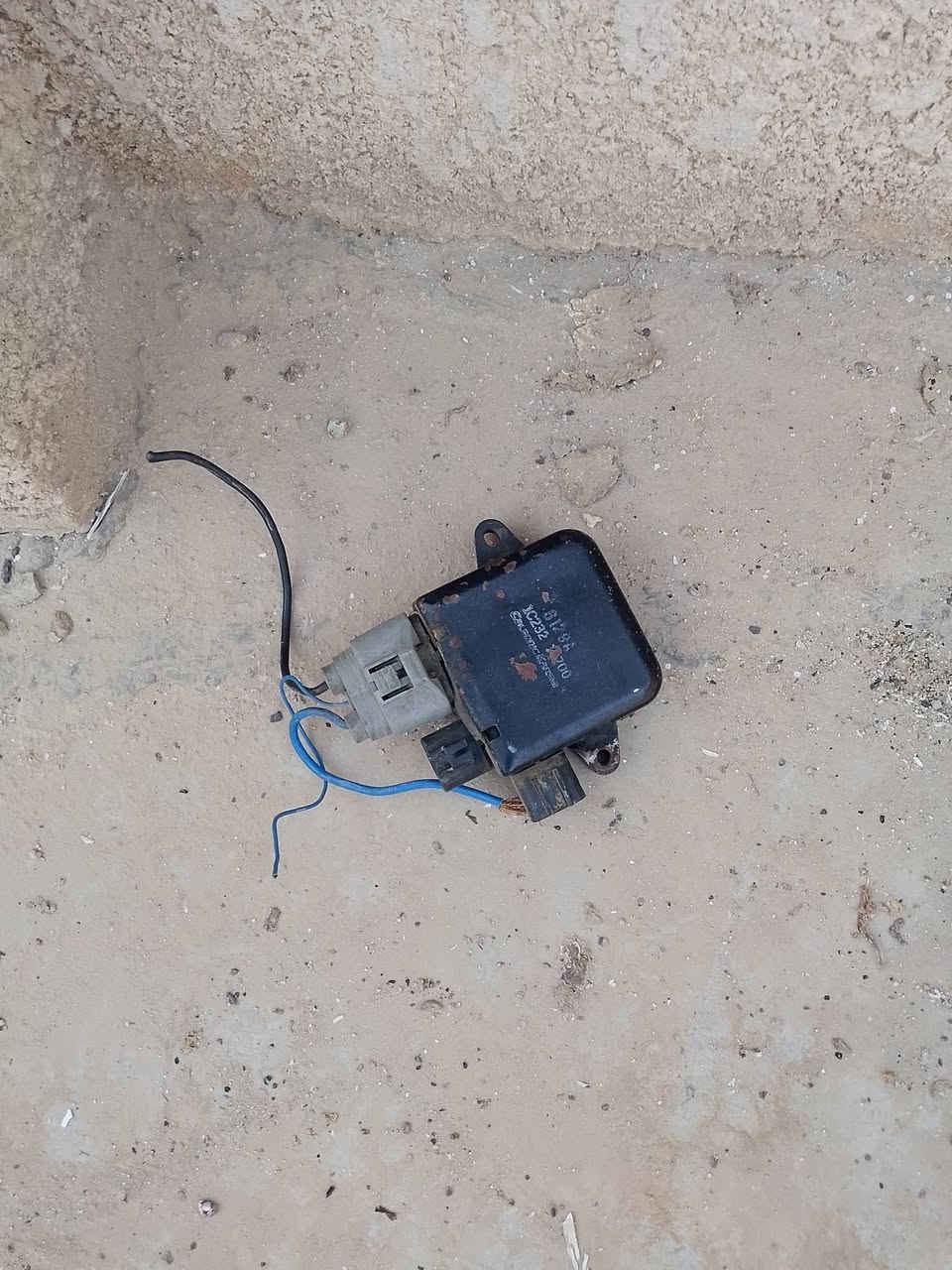 السلام عليكم عندي غراض مآل لانسر بومة للبيع
