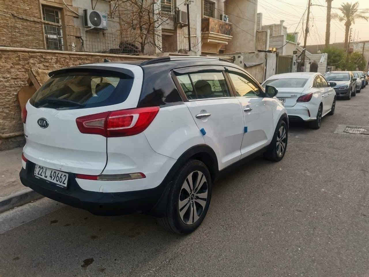 السلام عليكم
سبورتج 2011
 خليجي  بيع 
رقم شمالي الجديده
 تريد تحويل تريد وكاله متوفر
السياره فول مواصفات عده البصمه
١.بنوراما
٢.حساسات خلفيه
٣.شاشه كامره خلفيه
٤.دشبول ابيانوا
٥.مكينه 2000دوش الاقتصادي
٦.منظومه زنون جديده
٧.مري شفط 
وبقيه المواصفات السبورتج  المعروفه 
للاتصال
***********
مكان السياره بغداد
