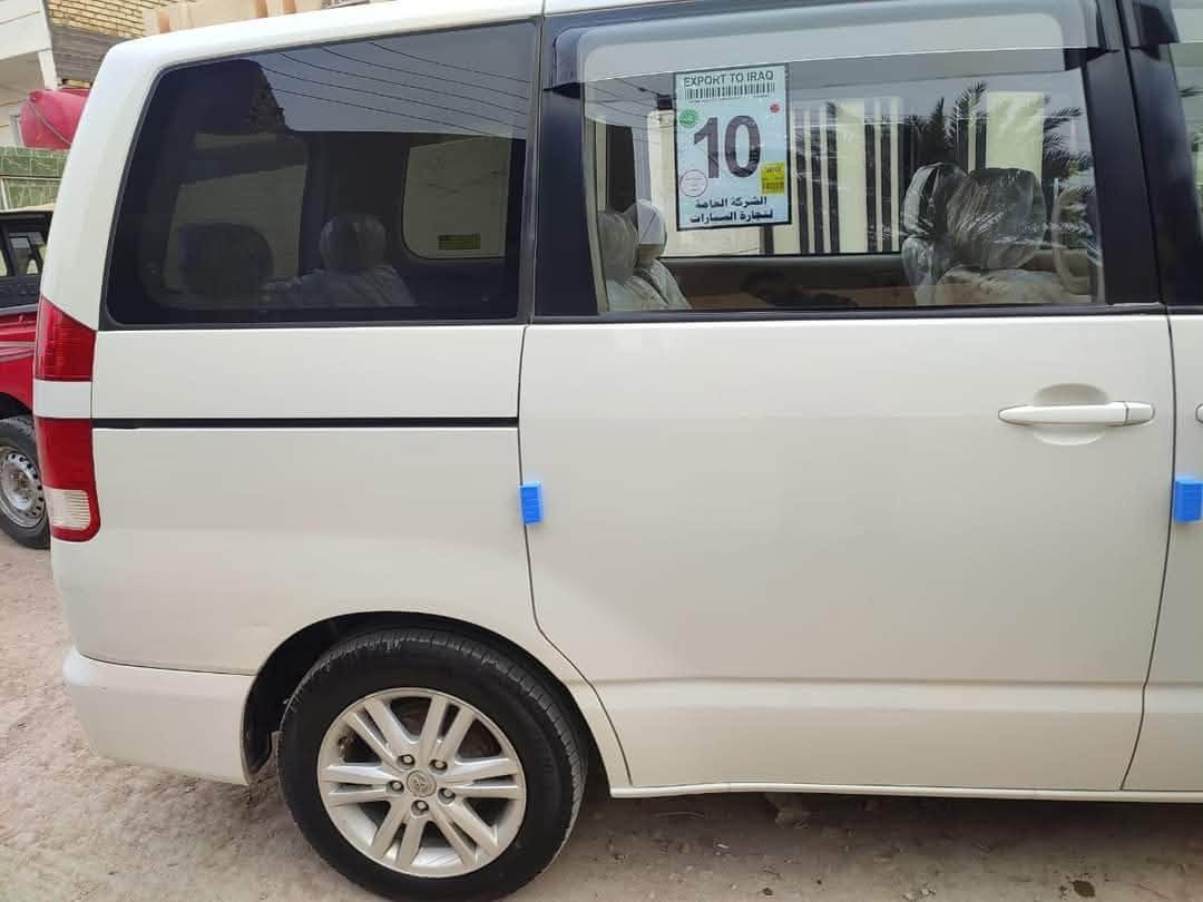 تويوتا نوها (Toyota NOAH) – خيارك  للعائلة والعمل!
​ سيارة تجمع بين الراحة المطلقة ، والمساحة الواسعة، والاعتمادية العالية ياباني 2004 اصل  اترايك وين ما يعجبك ،  ممتازة جداً للعوائل وتعتبر مشروعاً استثمارياً ناجحاً كـ "خط طلاب" للمدارس والجامعات.
​أبرز المواصفات:
​المحرك: 4 سلندر  (قوة واقتصادية ممتازين).
​الكير: أوتوماتيك.
الوقود: بنزين عادي.
​اللون: أبيض ملكي.
​السعة: 7 راكب 
​التكييف: تبريد 3 قطع ❄️ (توزيع مثالي للبرودة في أشد أيام الصيف).
​الأبواب: سلايد جانبية لسهولة الصعود والنزول.
​التقنيات والتجهيزات: نظام صوتي، نوافذ ومرايا كهربائية، إنارة أمامية قوية مع كشافات. زنون
مشروع وطني تحويل مباشر 
​ الكير والمحرك بالكارتون ، الحدادية جديدة باتري جديد تخم تايرجديد ، مكفولة كفالة عامة وبدون صبغ. 
​الملاحظات: توجد ضربة خفيفة جداً تحت فوهة البنزين فقط.
​المعاينة: حالة السيارة ممتازة والواقع أفضل برهان بعد الفحص والمعاينة.
​معلومات البيع والتواصل:
​الموقع: الناصرية – الغراف
بصرة _ ياسين خريبط 
​السعر: ٨٥ ورقة وبية مجال 
​للتواصل والاتصال أو الواتساب: ***********
