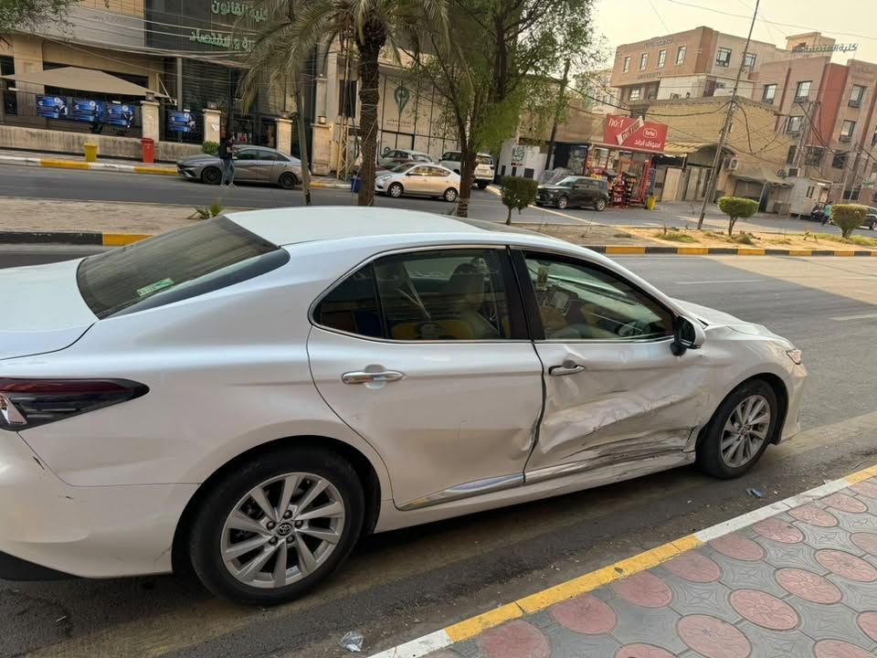 السلام عليكم
كامري موديل 2024 SAS بانزين
GLE فول ماشية 43 الف km
دخول ذكي 
فتحة 
بردة خلفية
كشنات جلد كهرباء السائق والراكب
تبريد مناخ منفصل 
ابل كاربلاي 
باقي المواصفات معروفة
ضربتها واضحة بالصور ابيع على حالاتها
مكان السيارة بغداد 
 واتس اب فقط ***********
