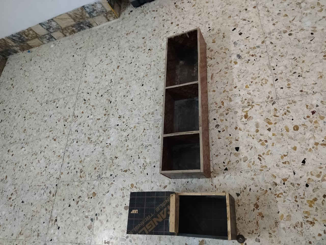 السلام عليكم  غراض نيسان عاليه زوج مصدات و بكليتات خلفيه وصندوك يم سايق و صندوك خلفي مكاني بغداد رقم تلفون ***********
