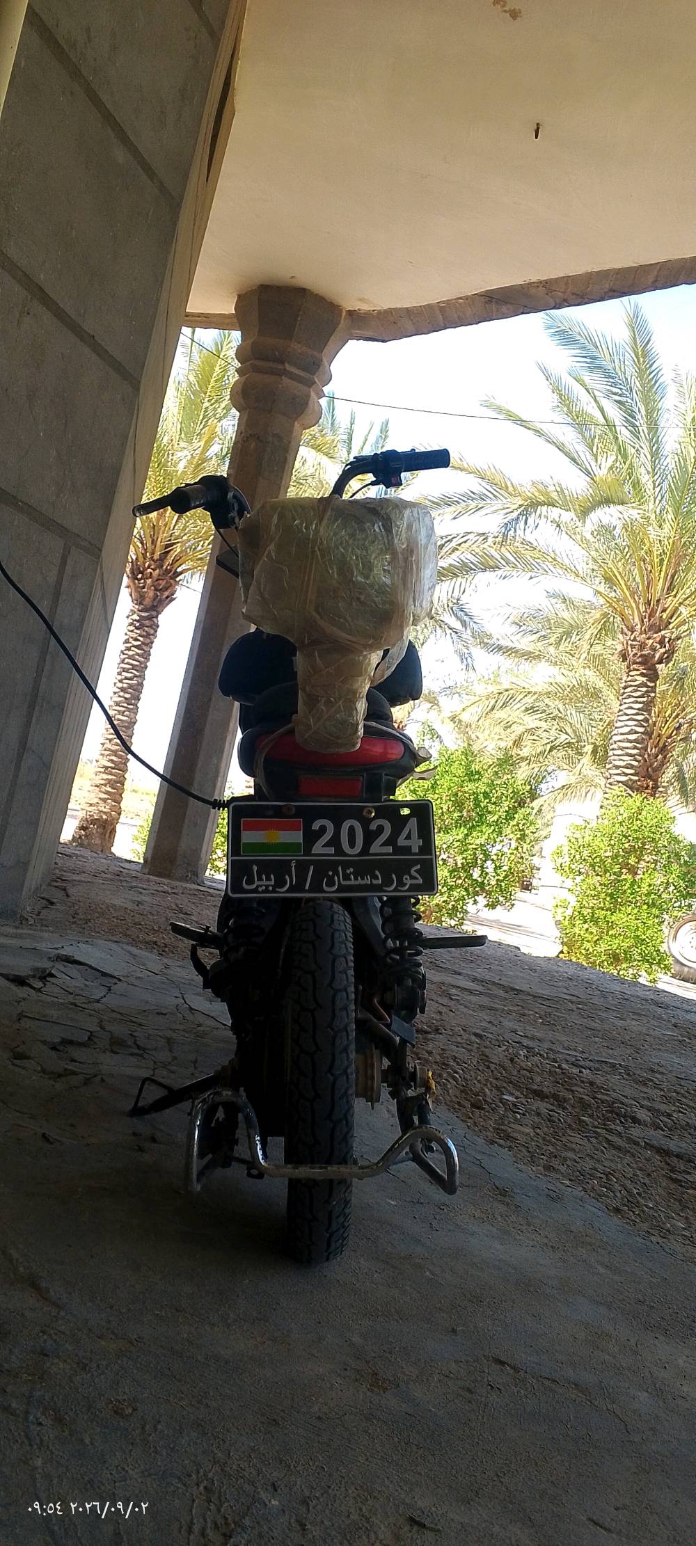 أبيع سكوتر كهربائي مستخدم، حالته باينـة بالصور ومهيأ للاستخدام اليومي، بيه كرسيين ومصباح أمامي وكوشك/شاصي قوي. السكوتر عليه لوحات وكامل مثل ما موضح بالصور، ومناسب للمشاوير داخل المدينة. إذا تريدون تفاصيل أكثر عن الحالة والتجربة أجاوبكم بكل وضوح.