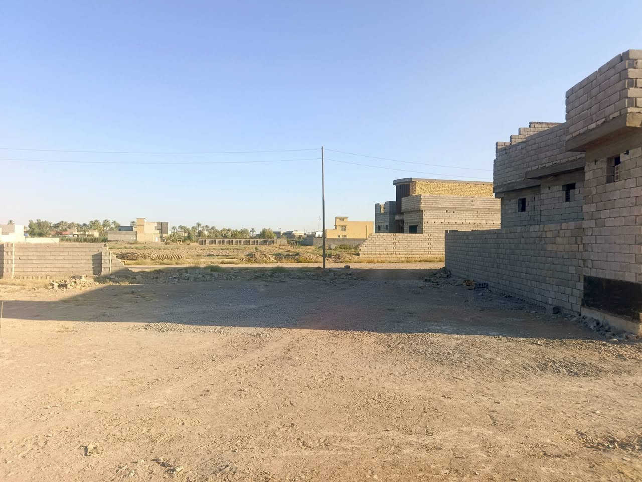 للبيع قطعه ارض زراعي نهايه شارع العلوه مقابيل ملعب بيت خشان  مساحه 650متر  السعر 4ملاين و500الف وبيها مجال الستفسار ‏‪***********‬‏
