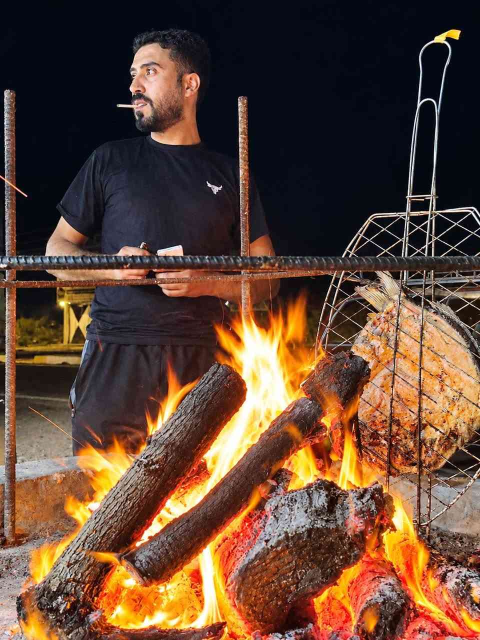 🔥🐟 شواية البشوات 🔥
إذا تريد السمچ على أصوله… وجهتك البشوات! 😋🔥
🐟 أسماك نهرية طازجة
🔥 شوي على الفحم بنكهة ما تنوصف
🍽️ طعم عراقي أصيل وجلسة تفتح النفس
👌 جودة ونظافة وخدمة تليق بالبشوات
السمچ الزين… عنوانه البشوات! 👑🔥
✅ عدنا شوي دجاج وشوي أجنحة والي تريده يصير لك حسب الطلب 😊 
📍 تعال جرّب… وخلي الطعم يحچي! شواية البشوات للأسماك النهرية — نكهة تبقى بالبال.
🌍 الموقع العلم قرية سمرة الشارع العام السايدين بالقرب من فلكة #سمرة
وحياكم الله..
***********
