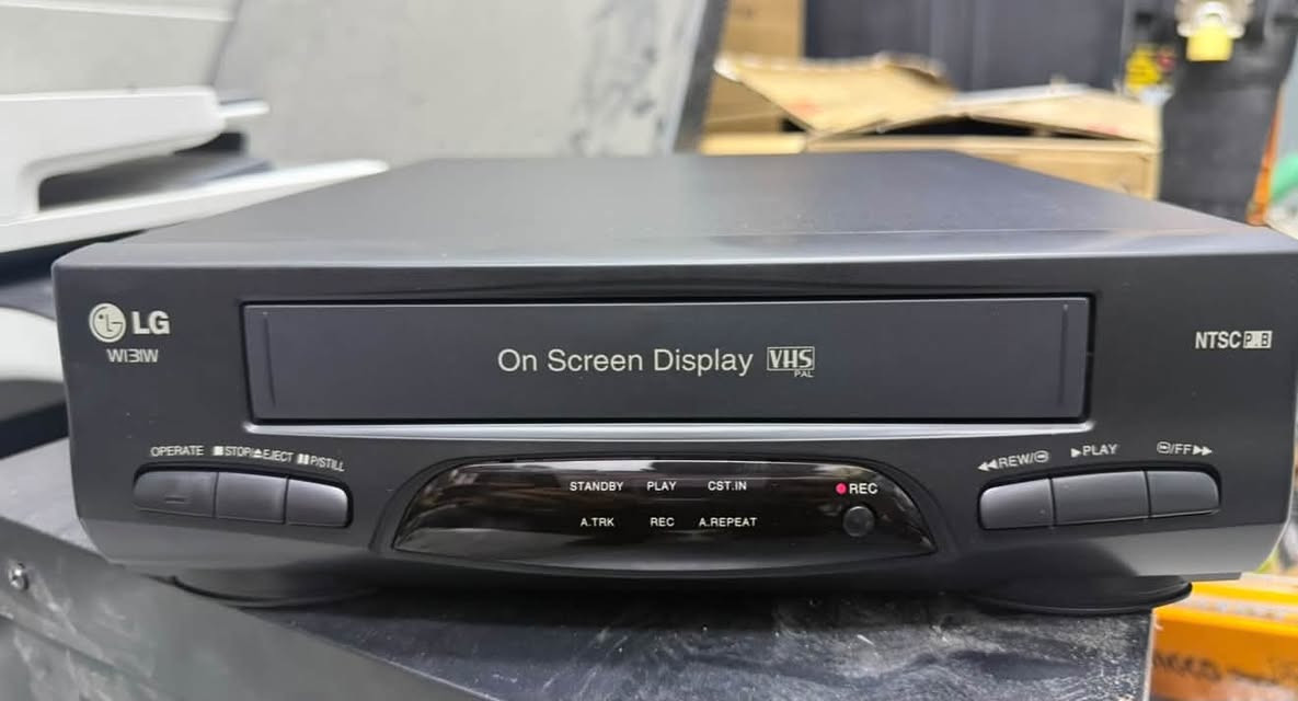 السلام عليكم
مسجل وعارض فيديو كاسيت LG – W131W

جديد بالكارتون وأغراضه ويا ، وما مستخدم.
يشغّل ويسجّل فيديو كاسيت VHS
مكاني بغداد نفق الشرطة 
***********
