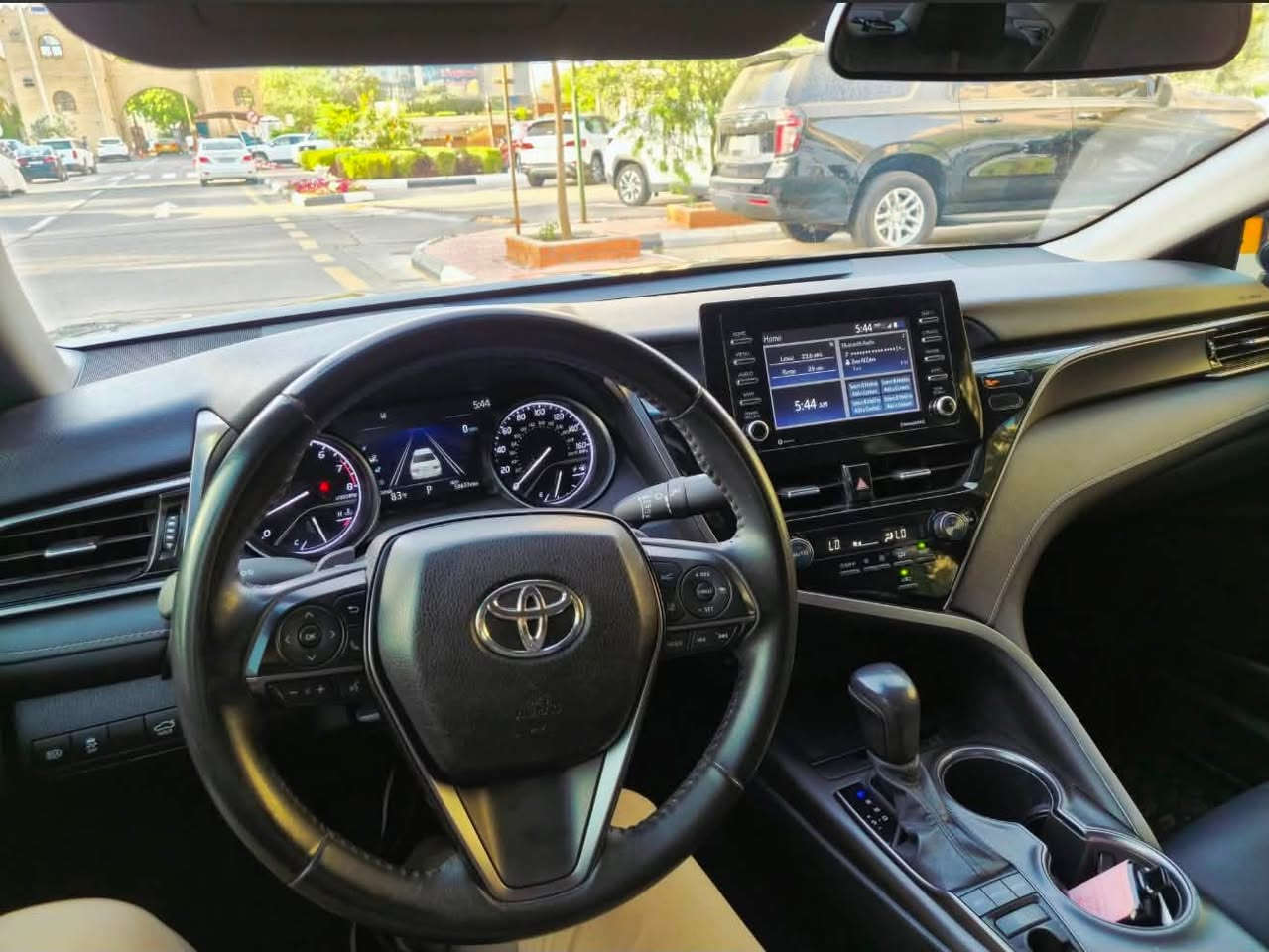 تويوتا كامري للبيع [2023] - بحالة ممتازة! 🔥
🚗  
 الموديل: [2023]
 الفئة: [ SE ]
 المحرك: [ 4 سلندر ]
 المسافة المقطوعة: [70 ] م
 اللون الخارجي: [اسود ]
 اللون الداخلي: [ اسود  / نضيف جداً]
✨ المميزات و المواصفات : 

[ شاشة / كاميرا خلفية / اشاير مري / سايد بريك كهربائي / اوتو هولد / رادار ]

   حالة السيارة: 
[ مسويلها صيانة دورية ومنتظمة / فحص كامل سليم ] السياره جاهزه و مناقصها شي ابد
 
 [/ إطارات جديدة]

💰 السعر: [178] (قابل للتفاوض البسيط)

📍 الموقع: [ كربلاء ]

📞 للتواصل والاستفسار: [ *********** أو واتساب]

