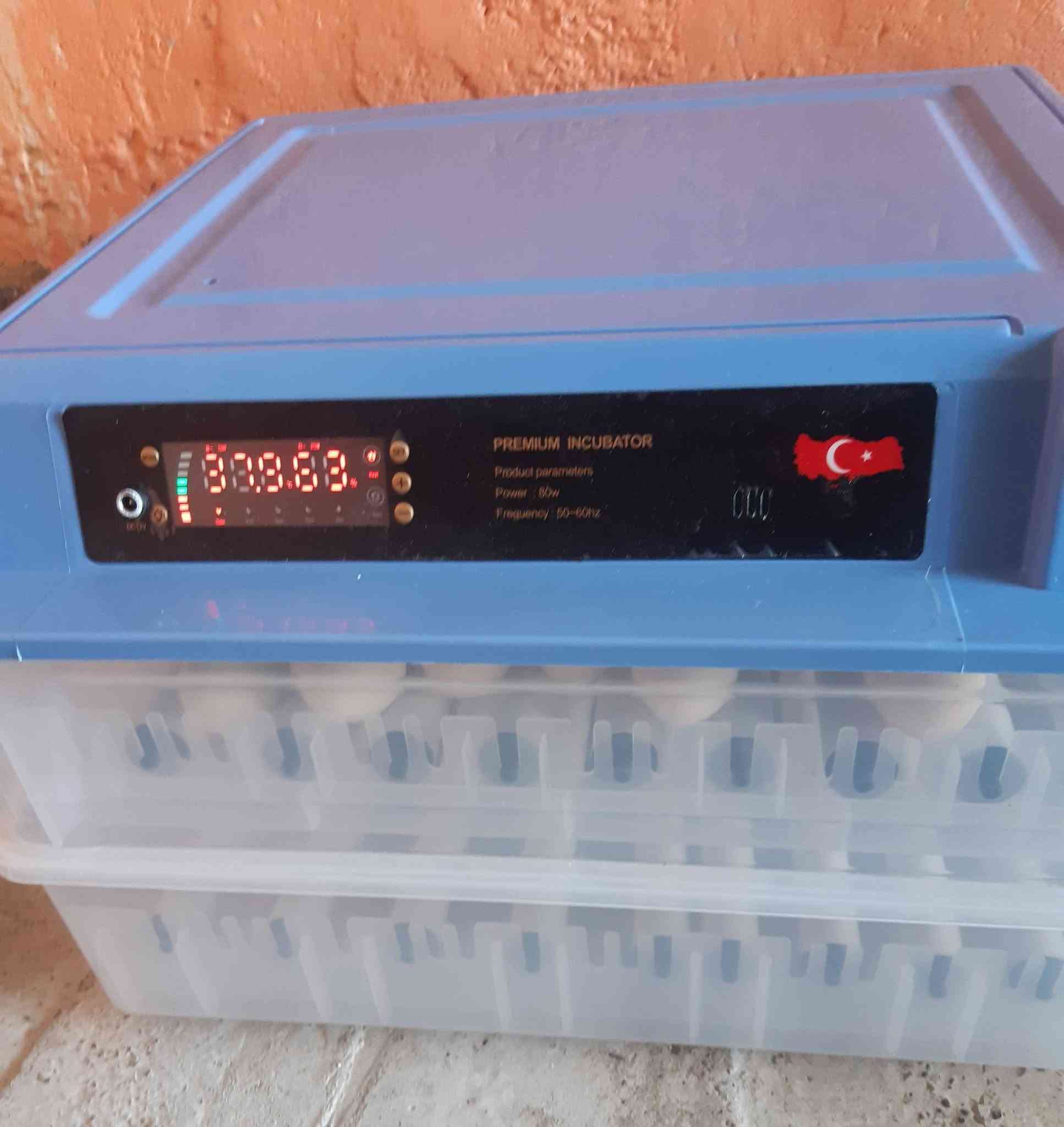 فقاسة ذكية • ١٣٠+ بيضة • أوتوماتيك