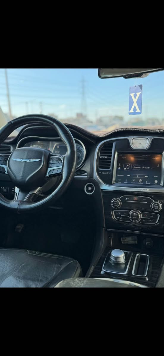 سلام عليكم.  Chrysler300 2015. امريكي V6 3600cc

فورويل 4x4.  
الحادث 

فقط جاملغ وبنيد مال امريكه. شواصي و الغود مكفولات. السونار موجود بل صوره هوه وصور الحادث 

وباب السايق بدلت النرمايد بدون حادث او تبديل فقط فتح اني فتحتهن
محرك و كير و صدر كله مكفول وتخم تاير جديد. تبريد ثلج 

السياره فوول مواصفات فتحه سقف جلد شاشاه والباقي معروف وبيه منضومه زنون شديته ب300$
رقم نجف دولي بأسمي. مكاني بغداد. تحويل ثاني يوم 

السعر166 بيه مجال. *********** بغداد, العراق
