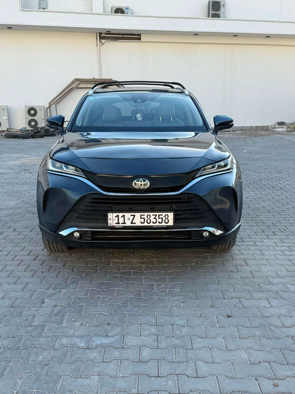 للبيع تويوتا فينزا XLE موديل 2024 🔥
🚘 Toyota Venza XLE 2024
📍 بغداد

▫️ ماشية 45 ألف كم فقط
▫️ مواصفات XLE
▫️ هايبرد — صرفية ممتازة
▫️ لون خارجي رمادي غامق راقي جداً
▫️ داخلية فاتحة جلد ونظيفة
▫️ جنوط أصلية
▫️ شاشة وسطية + Apple CarPlay
▫️ كاميرا خلفية وحساسات
▫️ السيارة من الداخل نظيفة ومرتبة جداً
▫️ جاهزة للفحص بأي مكان يختاره المشتري.
صور الضرر موجودة 
مكان السيارة بغداد العامرية 
💰 السعر: 22800$
📞 للتواصل: ***********
