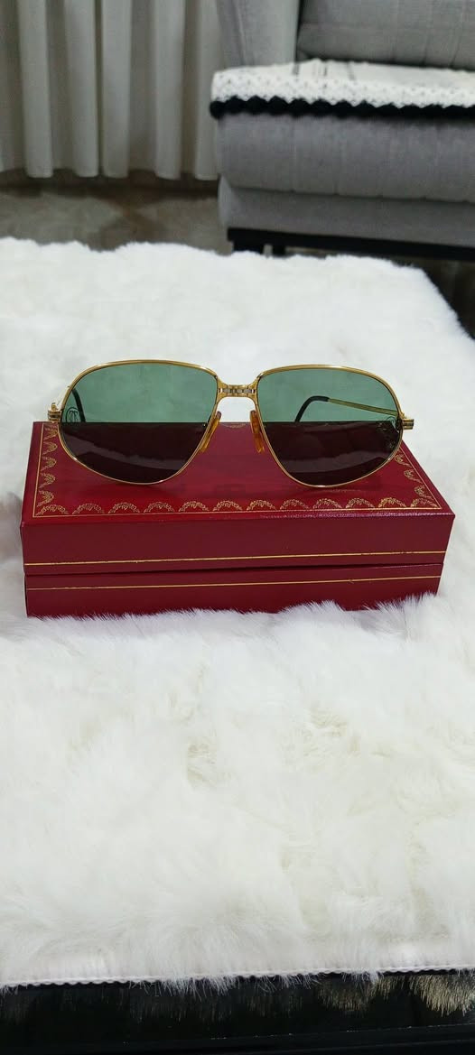 *** من نوادر كارتير***
نظارة رؤساء والأمراء

نظارة كارتير فرنسي اصلي

موديل: بانثر

قياس: 59 وسط

عدسات: بوليكاربون

اطار: تغليف ذهب

انتاج 1988

قطعة نضيفة جدا جدا، كسر زيرو

للاستفسار: واتس اب ***********

نص مكتوب في الصور:
- ebay تسوق حسب الفئة ابحث عن أي شيء 🗲 جميع الفئات بحث متقدم برعاية (99.8% إيجابي) لوكس فريم ابحث عن منتجات مشابهة من متجر الأشخاص الذين شاهدوا هذا المنتج شاهدوا أيضًا نظارات شمسية كارتييه بانثير ذهبية اللون، مقاس 54 مم، إصدار عام 1989، صنع في فرنسا، بحالة ممتازة 346.16 دولارًا + رسوم توصيل 9.95 دولار نظارات شمسية كارتييه بانثير ذهبية اللون مقاس 56 مم، إصدار عام 1988، صنع في فرنسا 350.00 دولارًا + رسوم توصيل 9.95 دولار نظارات شمسية نادرة من كارتييه ترينيتي، إصدار عام 1988، صنع في فرنسا، مع العلبة الأصلية، ضمان أصالة... 1329.99 دولارًا 1399.99 دولارًا + 30.00 دولارًا أمريكيا رسوم توصيل في سلة واحدة 11 V نظارات شمسية كارتييه بانثير 63 ذهبية عتيقة، صنع في فرنسا، مطلية بذهب عيار 18 قيراظا. V (4024) نظارات شمسية عتيقة للبيع • منتجات أخرى للبائع • إيجابي بنسبة 100% رسالة أو أفضل عرض 1049.00 دولار أمريكي بدون فوائد في حال السداد الكامل خلال 6 أشهر على مبلغ 149 دولارًا * رصيد PayPal أمريكا أو أكثر باستخدام ماركة كارتييه حالة مستعمل - جيد اشترا الآن أضف إلى السلة قدم عرضك أضف إلى قائمة المراقبة ه هل لديك واحدة للبيع؟ بيع واحدة مثل هذه قم ببيع شيء آخر