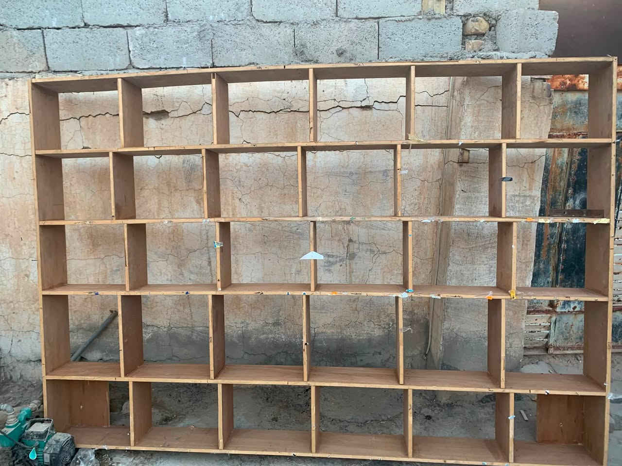 متاح رفوف عدد ٢  ارتفاع ٢ متر و عرض مترتين ونص نضيفات الواحد ٧٥ بي مجال
***********
