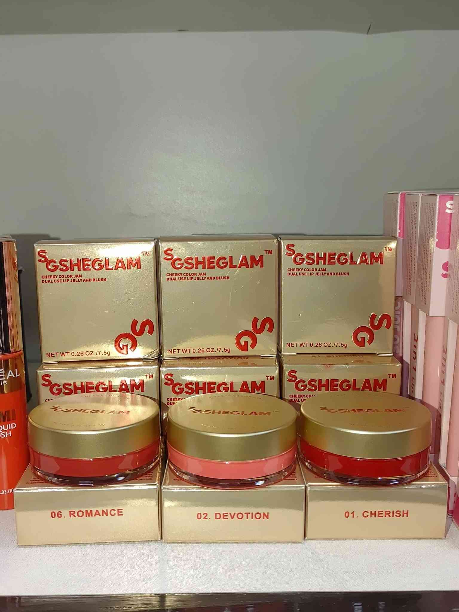 كريم شفاه وبلاشر  (احمر خدود) بلمسة واحدة! 🌸
💄✨ SGSHEGLAM Cheeky Color Jam ✨💄
منتج مزدوج الاستخدام يمنحك:
💋 شفاه جذابة ولامعة
🌹 خدود ورديّة طبيعية ومنعشة
بألوان متعددة تناسب كل الأذواق: Romance 💕 | Devotion 🌷 | Cherish 🍒
تركيبة جيلاتينية خفيفة، سهلة التطبيق، تدوم طويلاً!
📩 للحجز المباشر: راسلونا على الصفحة أو واتساب
📱 ***********
🚚 التوصيل سريع وآمن لكافة المحافظات
📍 أو زوروا متجرنا وجربوه بأنفسكم:
أوركيد بيوتي - شارع الكماليات، مجمع النوري، داخل القيصرية (قرب بيت عدنان)
#أوركيد_بيوتي #مكياج #بلاشر #احمر_شفاه #SGSHEGLAM جمال ميكب موضة عناية_بالبشرة تسوق_العراق

نص مكتوب في الصور:
- SHEGLAM