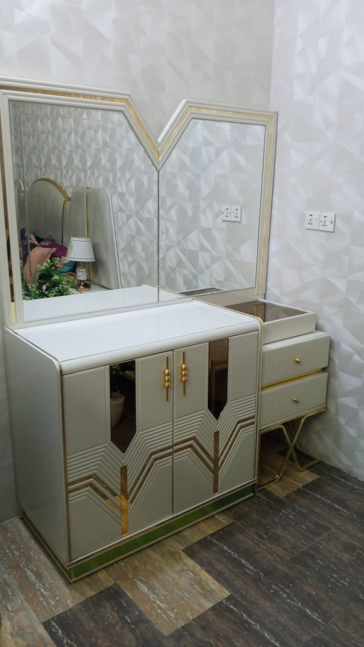 سلام عليكم عندي غرفه نوم ايطالي
درجه اولى 
خمس قطع جديده كلش نظافه فول 
العنوان الشعب حي التجار 
السعر علخاص 
رقم الهاتف ***********
