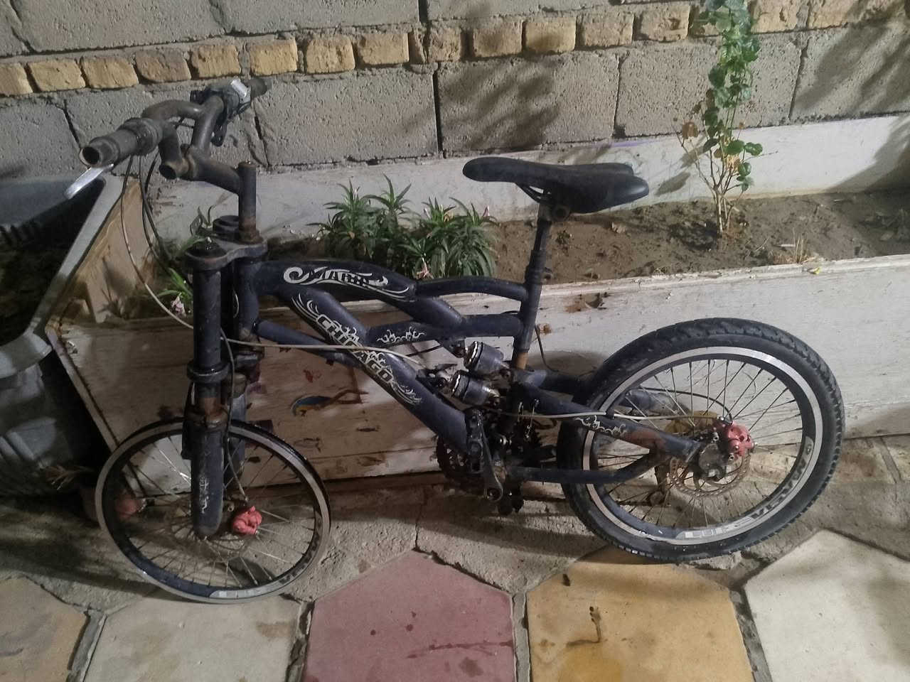 السلام عليكم ورحمه الله وبركاته بايسكل قطعة نضيف ملاحظات ⁦^⁠_⁠^⁩ ... البايسكل يحتاج تأير وجوب .... سعر 55 وبي مجال حك الجية الإتصال على الرقم ***********
