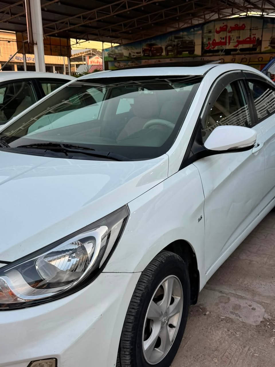 اكسنت 2012
اربيل القديم 
بيه بارد وشبر صبغ بالقماره اثر تكشير 
بيه بارد فقط 
85وبيه مجال 
1600محرك ستوني شادة
***********
نجف
