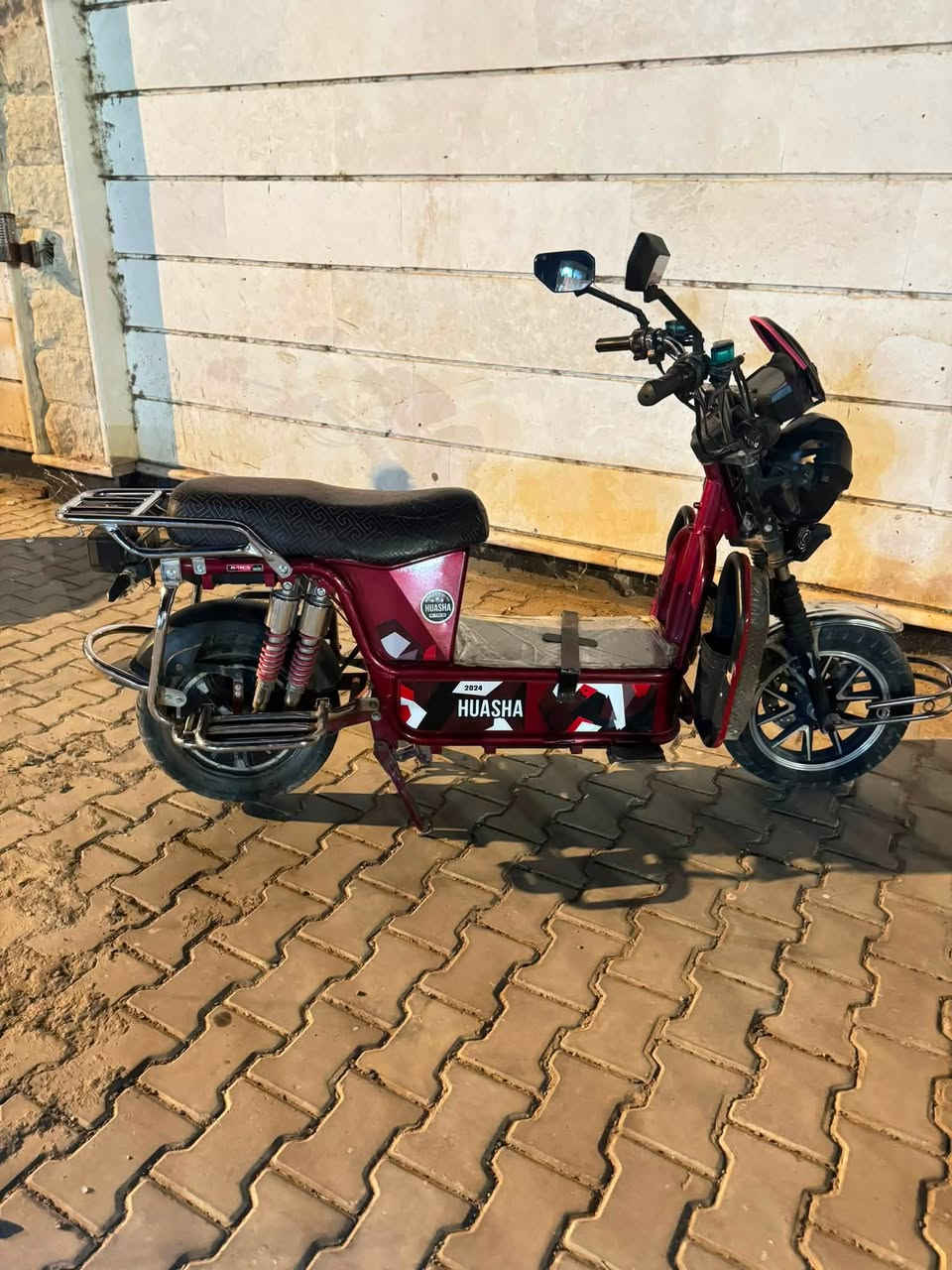 متاح ماطور هيوشة ٦بطاريات
موديل ٢٠٢٤ بطاريات شادهن قبل ٥ اشهر 
***********
