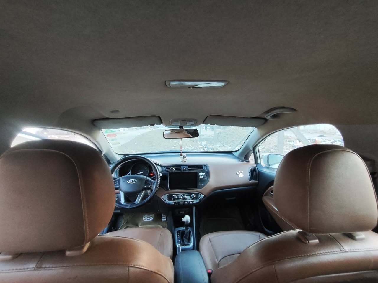 السلام عليكم
للبيع كيا ريو 2012 خليجي
محرك 1600
محرك حاوية جديد مع ضفيرة وتبريد وصدر امامي وخلفي 
رقم اربيل سنوية نافذه 
ملاحضة السيارة بيها لهبة بسيطة من داخل البنيد وعلى اثرها 
بدلت ضفيرة 
السيارة عليها ادامة كاملة 
والبدي مكفول كفالة عامة
مكانها الديوانية
سعرها 80
***********

