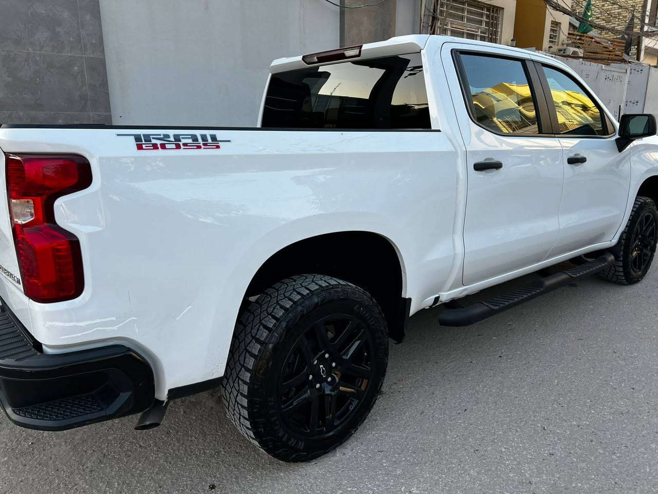 سيلفرادو موديل 24
رقم اربيل
ضرر جاملغ ايمن وحافة البنيد بدون دواخل 
محرك  4  توين تيربو
السعر المطلوب 270 وبي مجال
للاستفسار ***********

