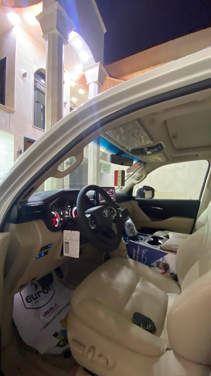 السلام عليكم
لاندكروزر 2024 للبيع 

لون ابيض  
رقم بغداد VX 
 ساز ام الضمان SAS 
ماشية 12 الف سياره اخت زيرو ونضيفه مكفوله من كلشي كفاله عامه 
تبديلات دهن مجانيّة بالشركة 
مواصفات ال VX معروفة

للاستفسار *********** مراسلة واتساب 
السعر 745 وبيها مجال بسيط

