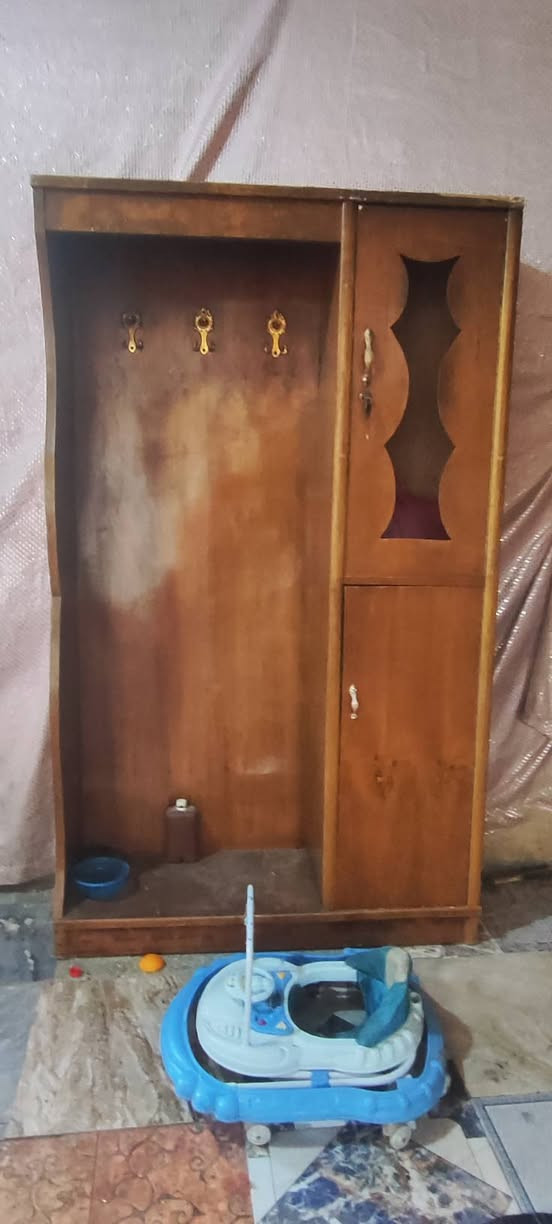 غرفه عله ضررهه ابيعهه السعر 300
