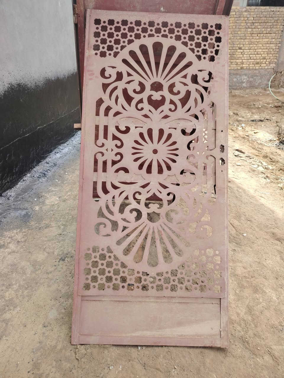 شبابيك ٢ • ابواب ٤ • شيلمانات ٦