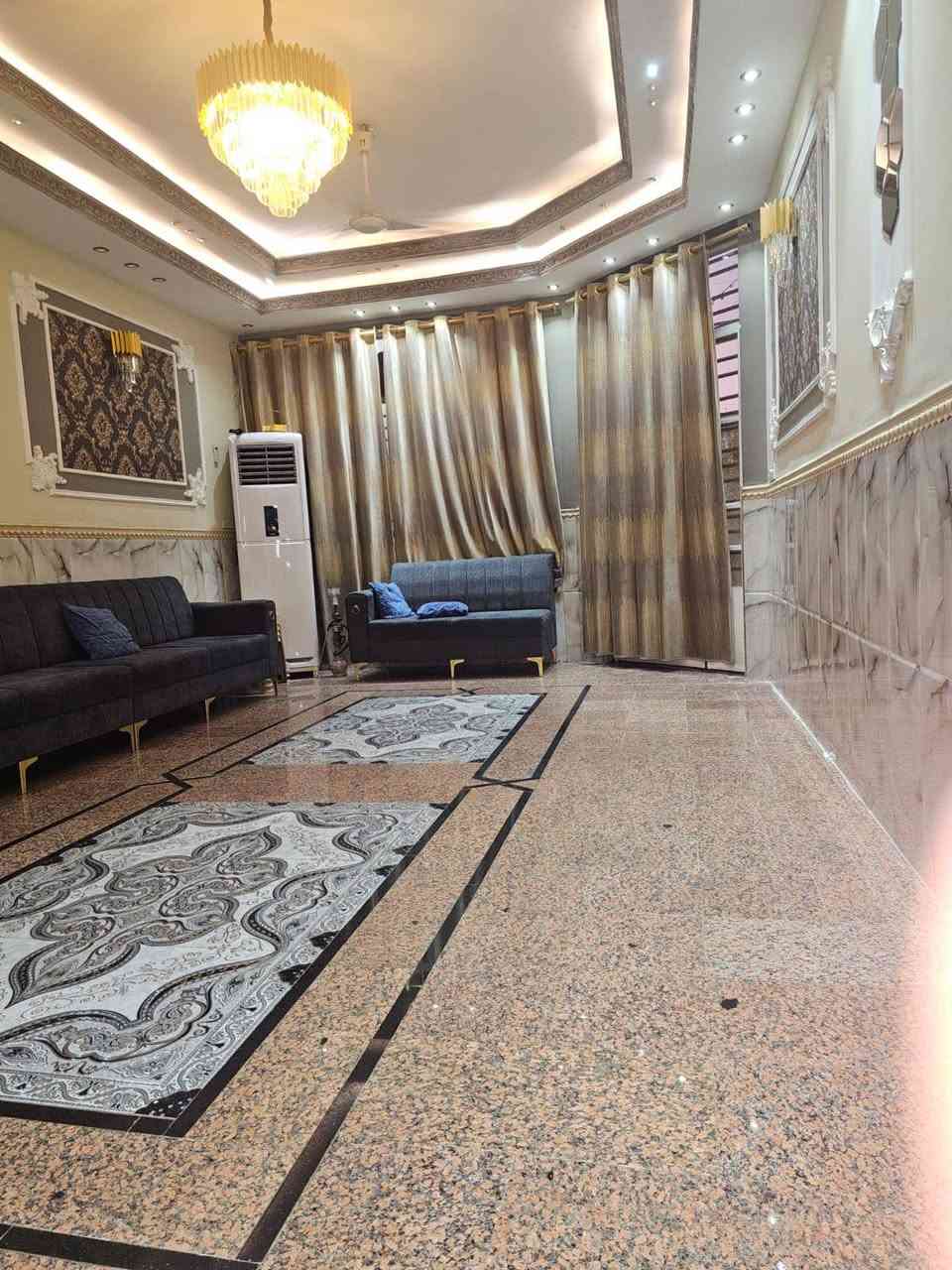 دار للبيع مساحة ٢٠٠ متر الشعلة ام نجم مقابل النهر يحتوي على ٥ غرف نوم استقبال صالة كبيرة مطبخ طرمة  تسع سيارة ومحلات٢ اي استفسار الاتصال على الرقم***********
