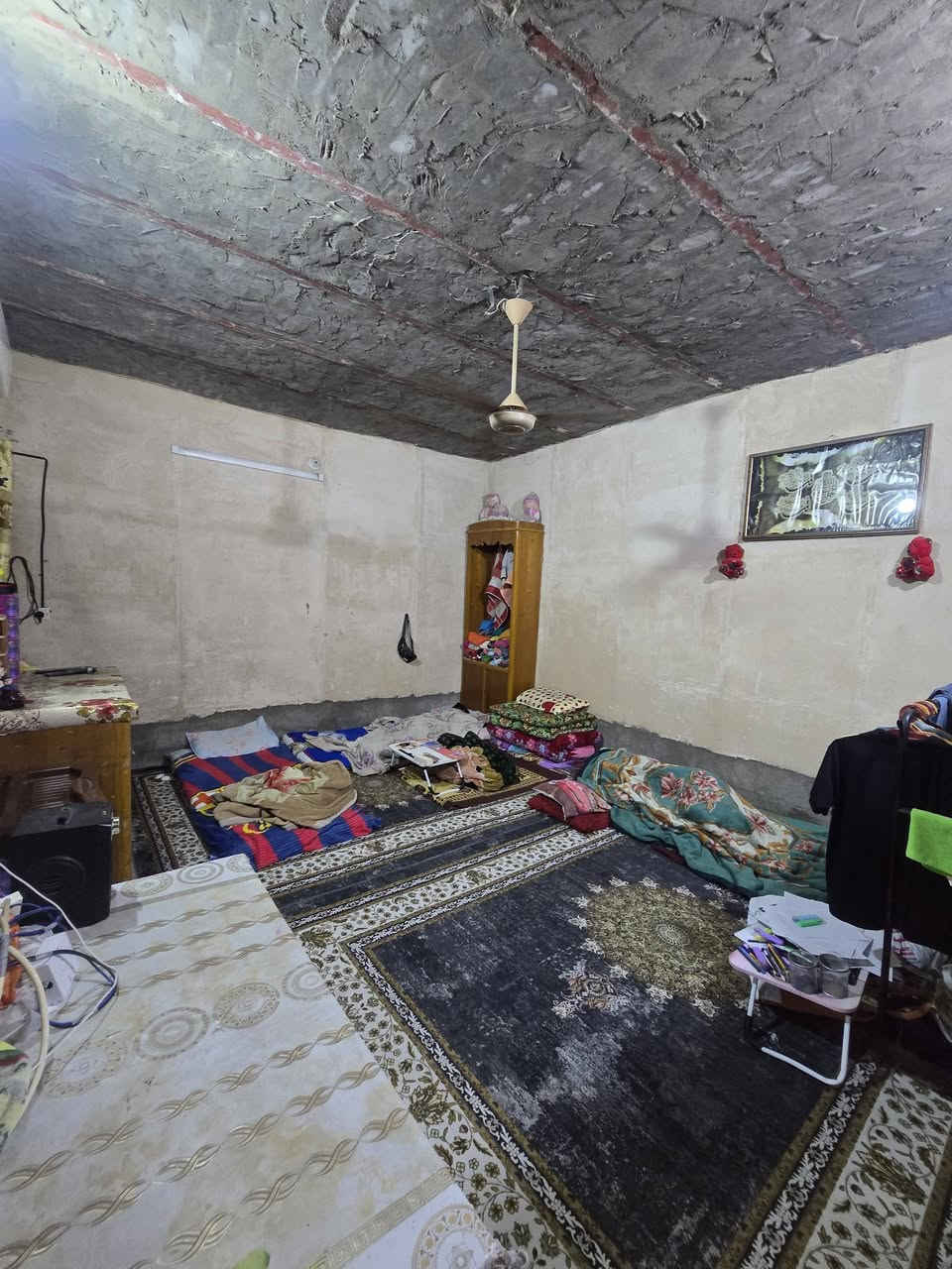 بيت لبيع بشارع المطار الجديد بشارع اسواق فدك المساحه ١٠٠متر يحتوي على غرفه وصالالت ٢ ومطبخ وصحيات السعر ١٤ مليون الساس كونكريت البناء بلوك السكف عكاده البيت عايز شغل للستفسار ***********مكتب بركات ام البنين قرب مثلجات سنبله

