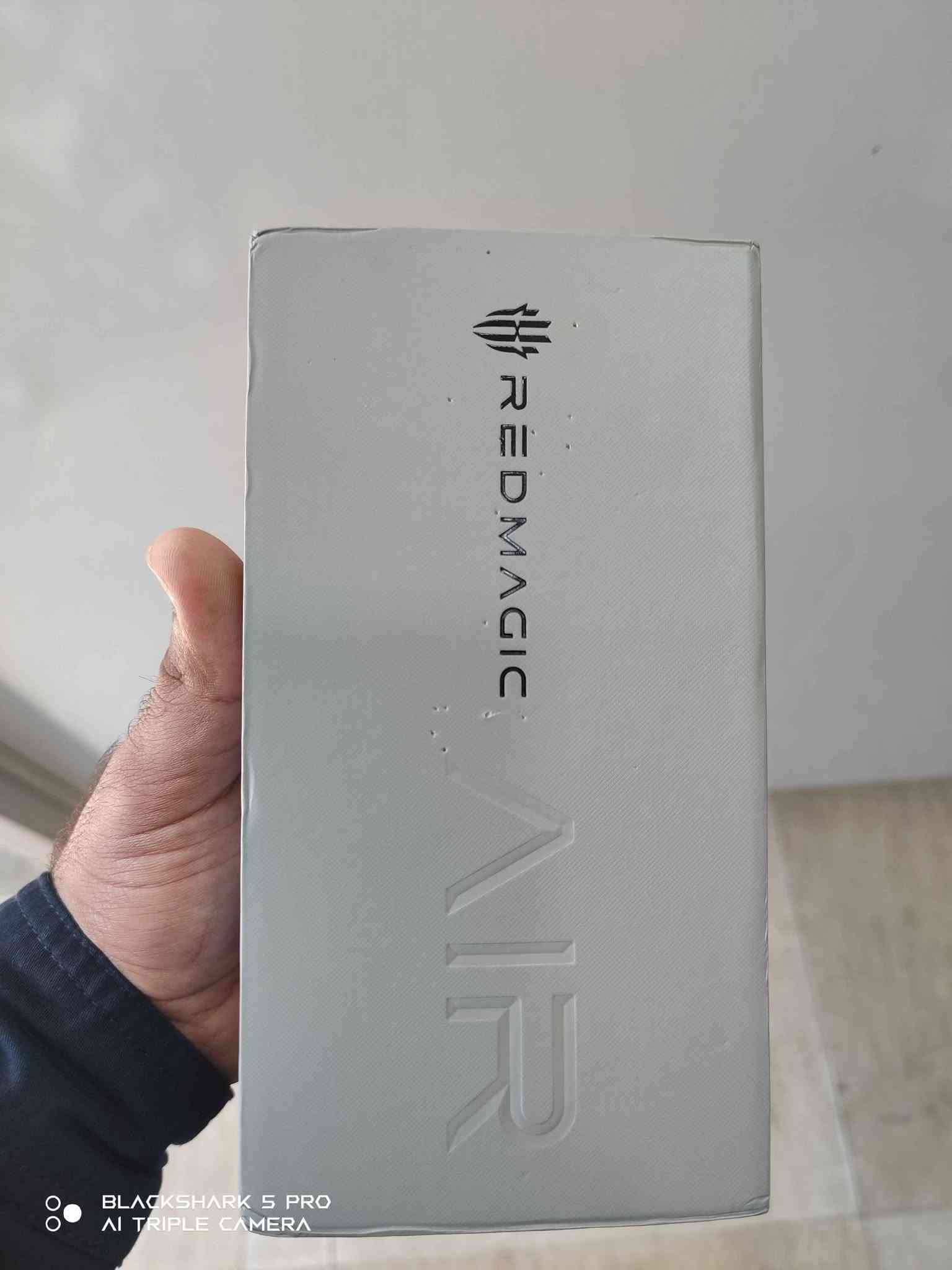 Red magic 11 Air
512GB
Ram 16
Kaml ashya 100lasad xawen w be keshaya
Globala 2 sem
625 hazari w majale kam
40 jar shahn krawa patri 100
***********
La karkukm gayandn haya bo hamu shwene
.........
ريد ماجيك 11 اير
نسخة عالمية دبل سيم
كامل ملحقات و بحالة الوكالة 
نضافة 100بالمية
لون مميز
بطارية 100
40مرة مشحون
625الف و بي مجال بسيط
مكاني كركوك 
توصيل متوفر لكل عراق
*********** كركوك, العراق

نص مكتوب في الصور:
- BLACKSHARK 5 PRO AI TRIPLE CAMERA
- BLACKSHARK 5 PRO
- AI TRIPLE CAMERA
- ١١:٤٥ 120Hz 14 N حالة البطارية -> إذا استبدل المستخدمون البطارية بأنفسهم، فقد لا تعمل شاشة حالة البطارية بشكل صحيح. يوصى بالاتصال بمركز خدمة ما بعد البيع المحلي للحصول على المساعدة. الصحة حالة البطارية الحالية جيدة 100% تاريخ الإنتاج ٢٠٢٥-٠٥-٠٤ تاريخ أول استخدام ٢٠٢٦-٠٣-٣٠ عدد دورات الشحن والتفريغ 40
