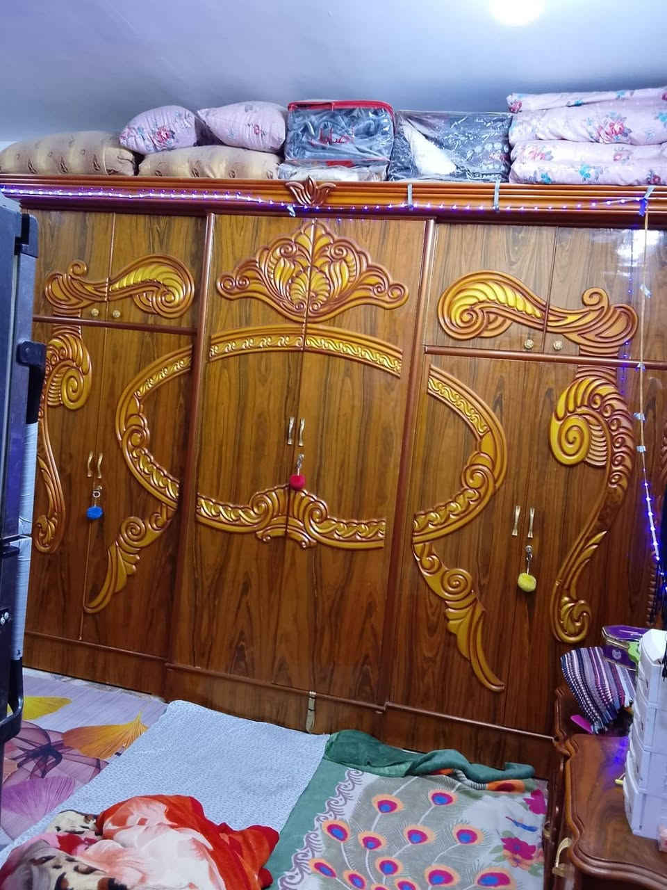 السلام عليكم غرفه نوم للبيع استخدام قليل هيه والمندر ب850 وبيهه مجال مكاني الحيانيه تواصل وات ساب ***********
